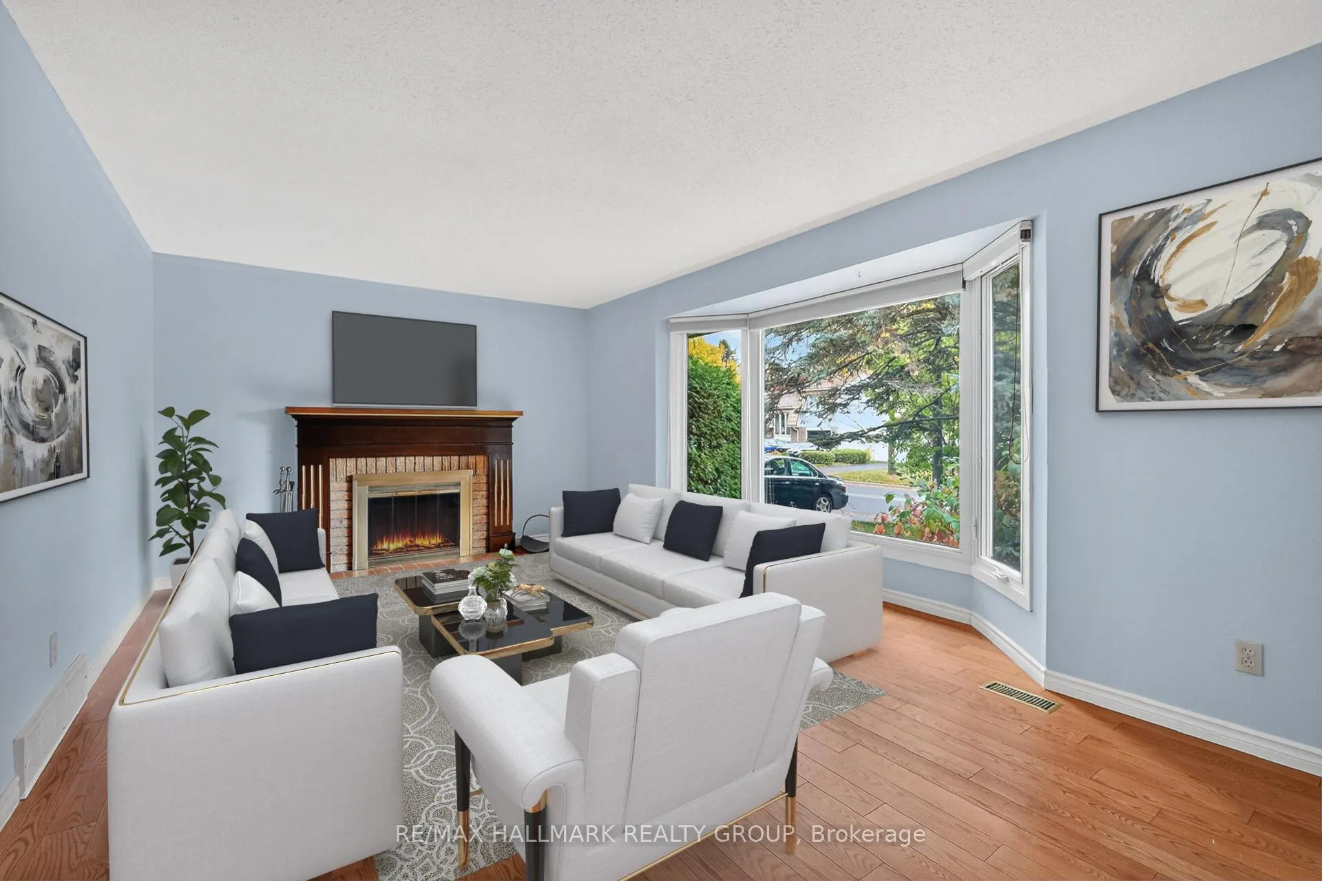 Photo 4 of 1415 Plumber Avenue, Ottawa, Carson Grove — HOMEH