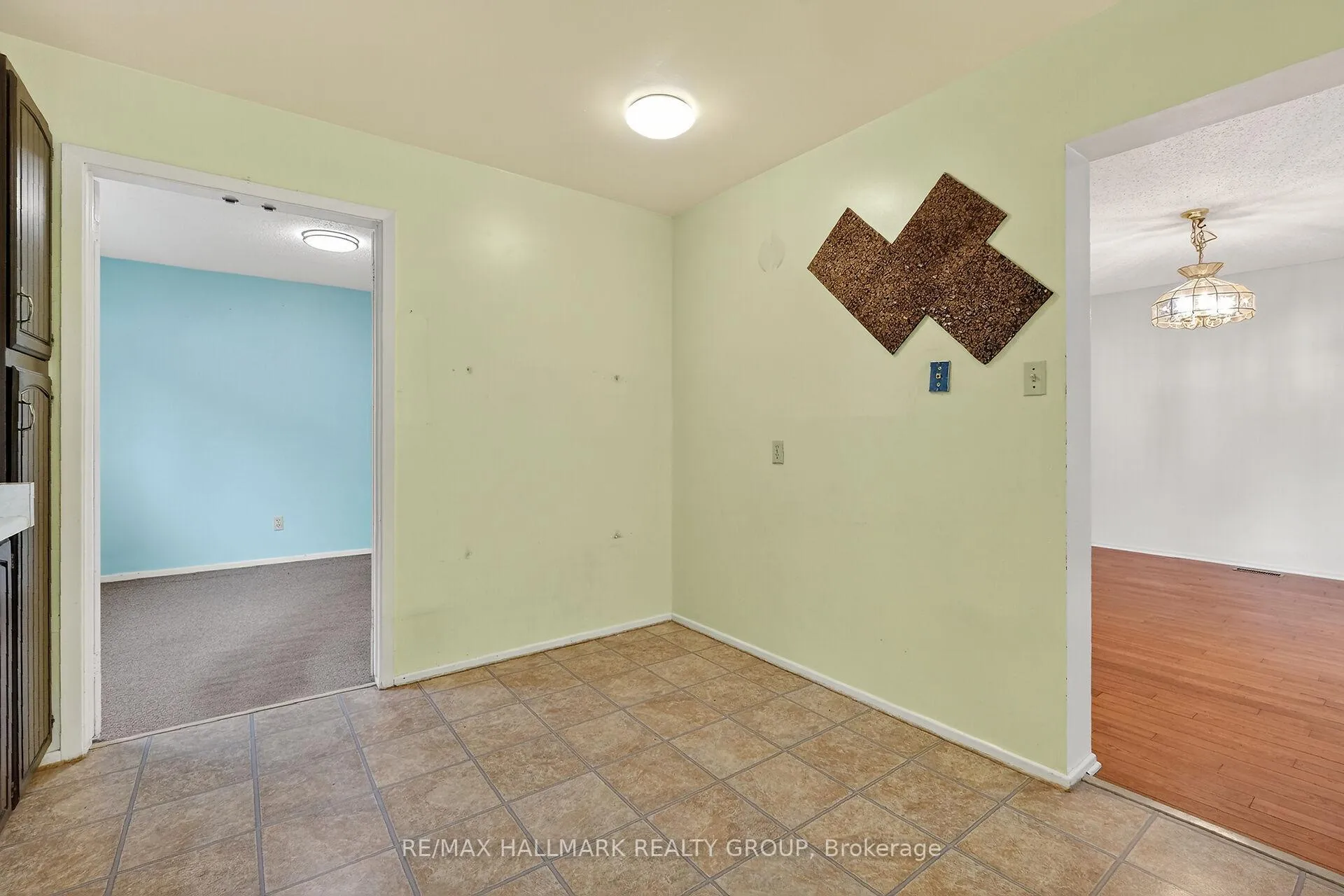 Photo 17 of 1415 Plumber Avenue, Ottawa, Carson Grove — HOMEH