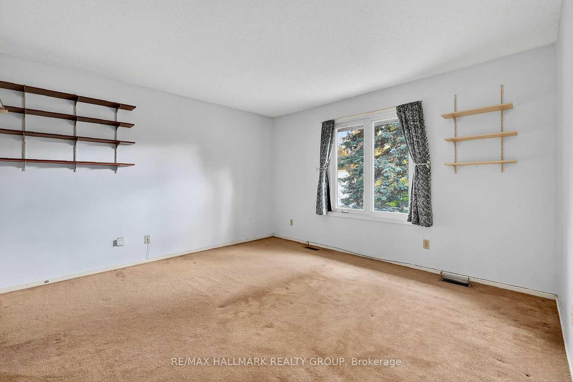 Photo 19 of 1415 Plumber Avenue, Ottawa, Carson Grove — HOMEH