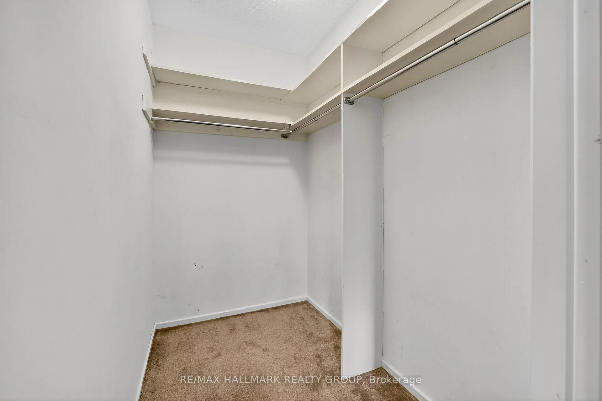 Photo 23 of 1415 Plumber Avenue, Ottawa, Carson Grove — HOMEH
