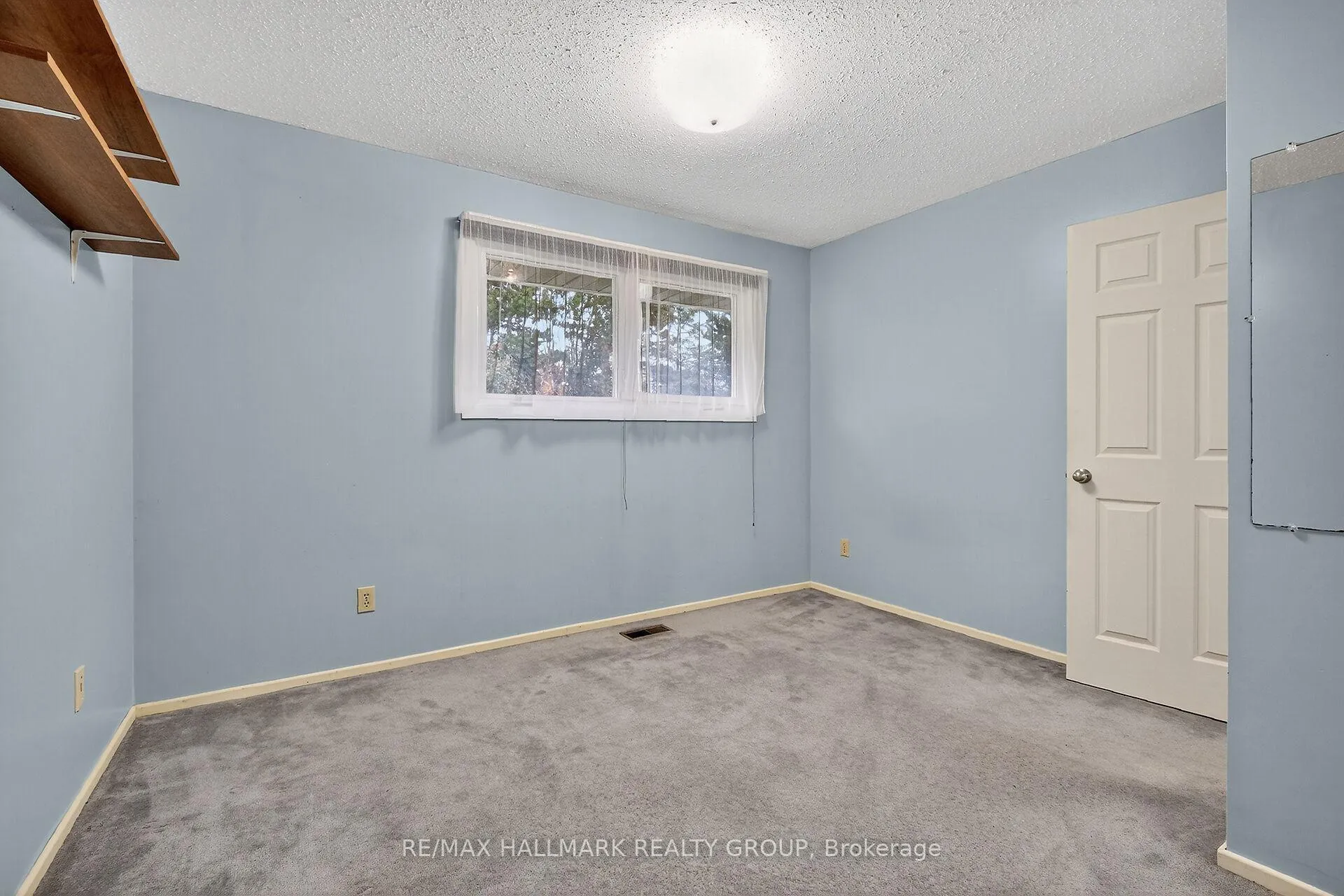 Photo 28 of 1415 Plumber Avenue, Ottawa, Carson Grove — HOMEH