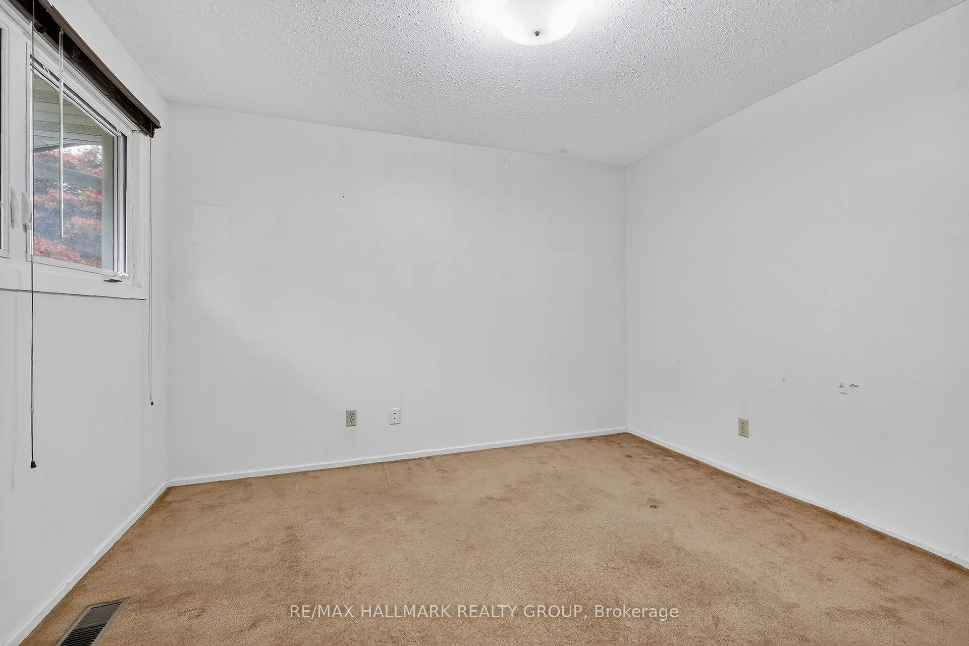 Photo 32 of 1415 Plumber Avenue, Ottawa, Carson Grove — HOMEH