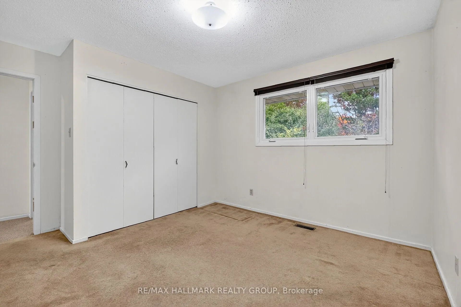 Photo 34 of 1415 Plumber Avenue, Ottawa, Carson Grove — HOMEH