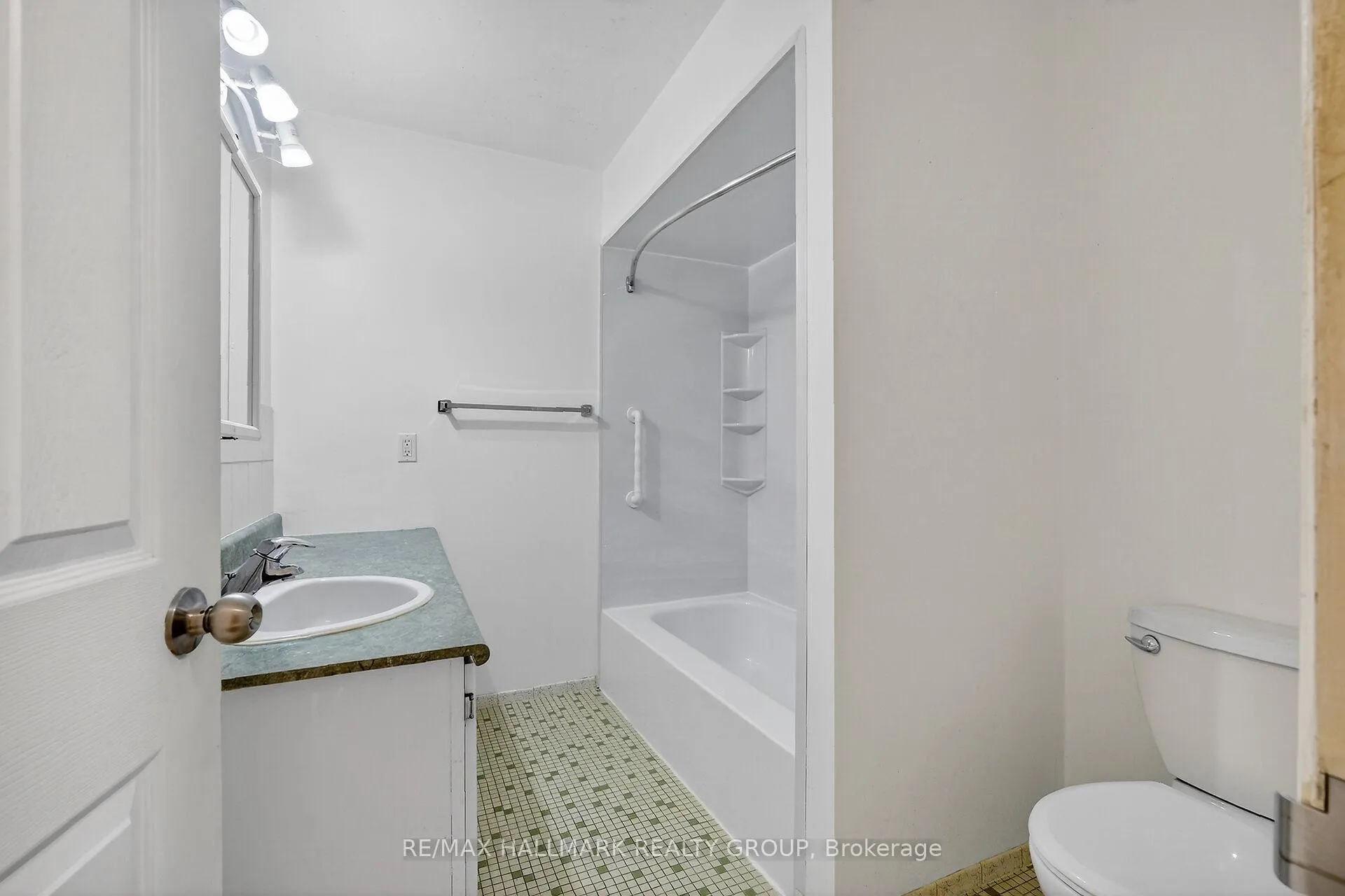 Photo 36 of 1415 Plumber Avenue, Ottawa, Carson Grove — HOMEH