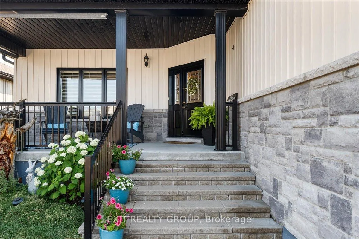 Photo 3 of 18 Gilbert Crescent, Prince Edward County, Picton — HOMEH