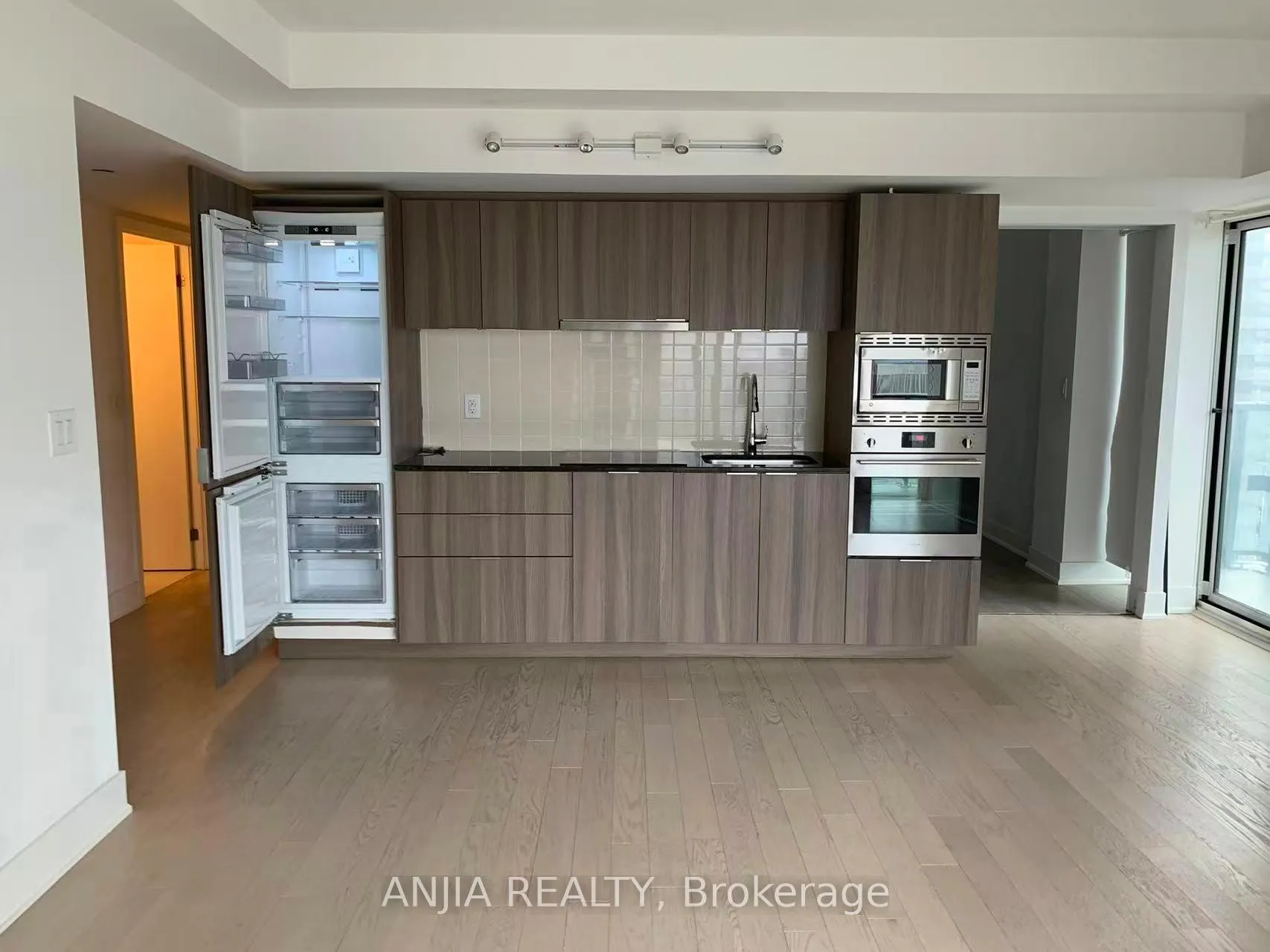 Photo 7 of Unit 2007, 955 Bay Street, Toronto, Bay Street Corridor — HOMEH