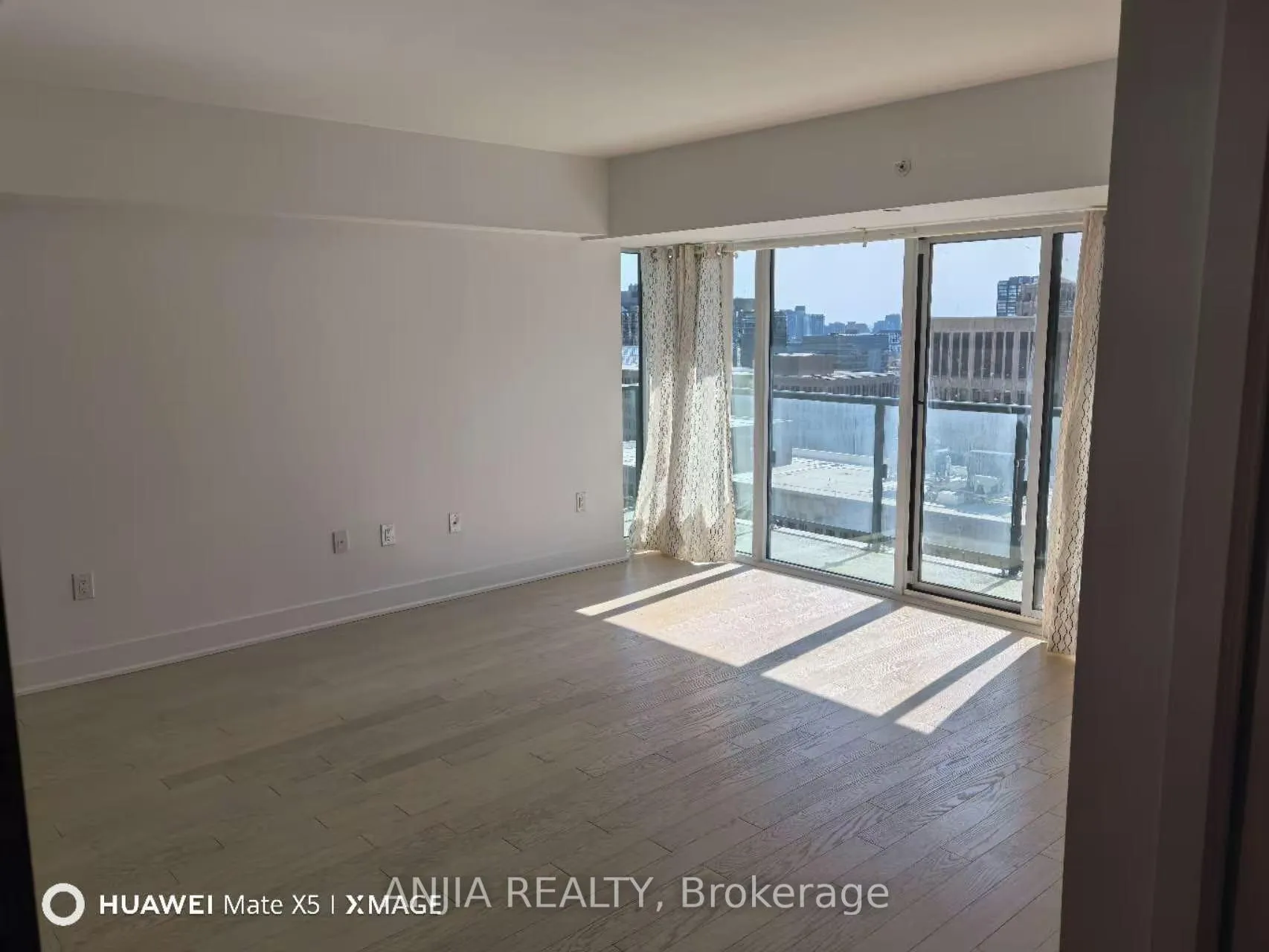 Photo 8 of Unit 2007, 955 Bay Street, Toronto, Bay Street Corridor — HOMEH