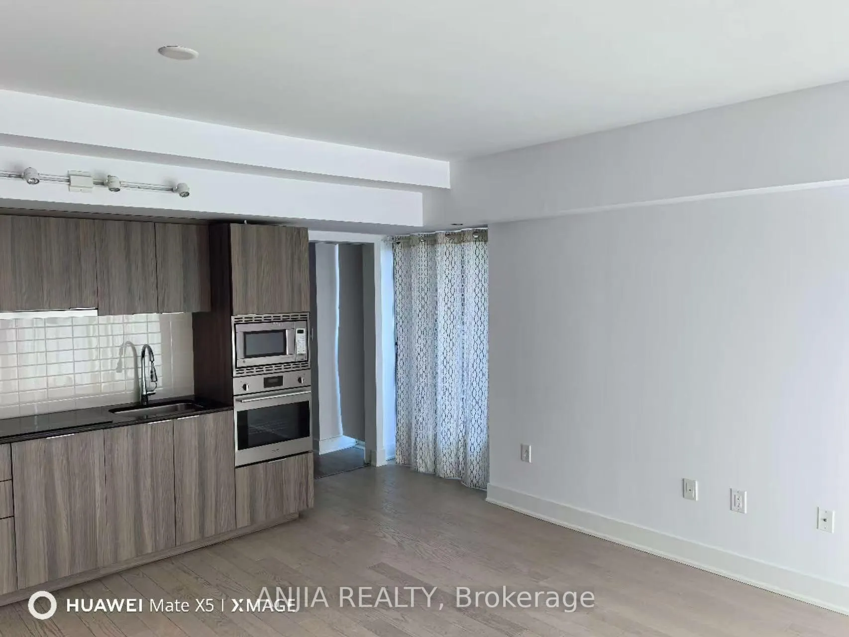 Photo 10 of Unit 2007, 955 Bay Street, Toronto, Bay Street Corridor — HOMEH