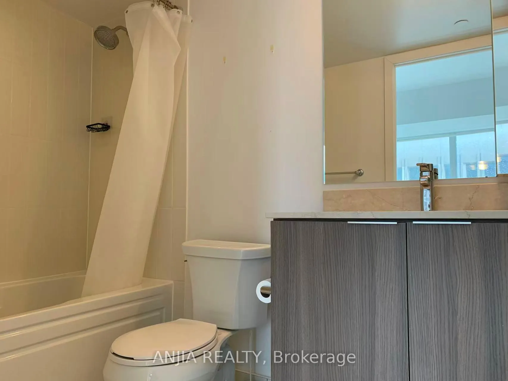 Photo 12 of Unit 2007, 955 Bay Street, Toronto, Bay Street Corridor — HOMEH