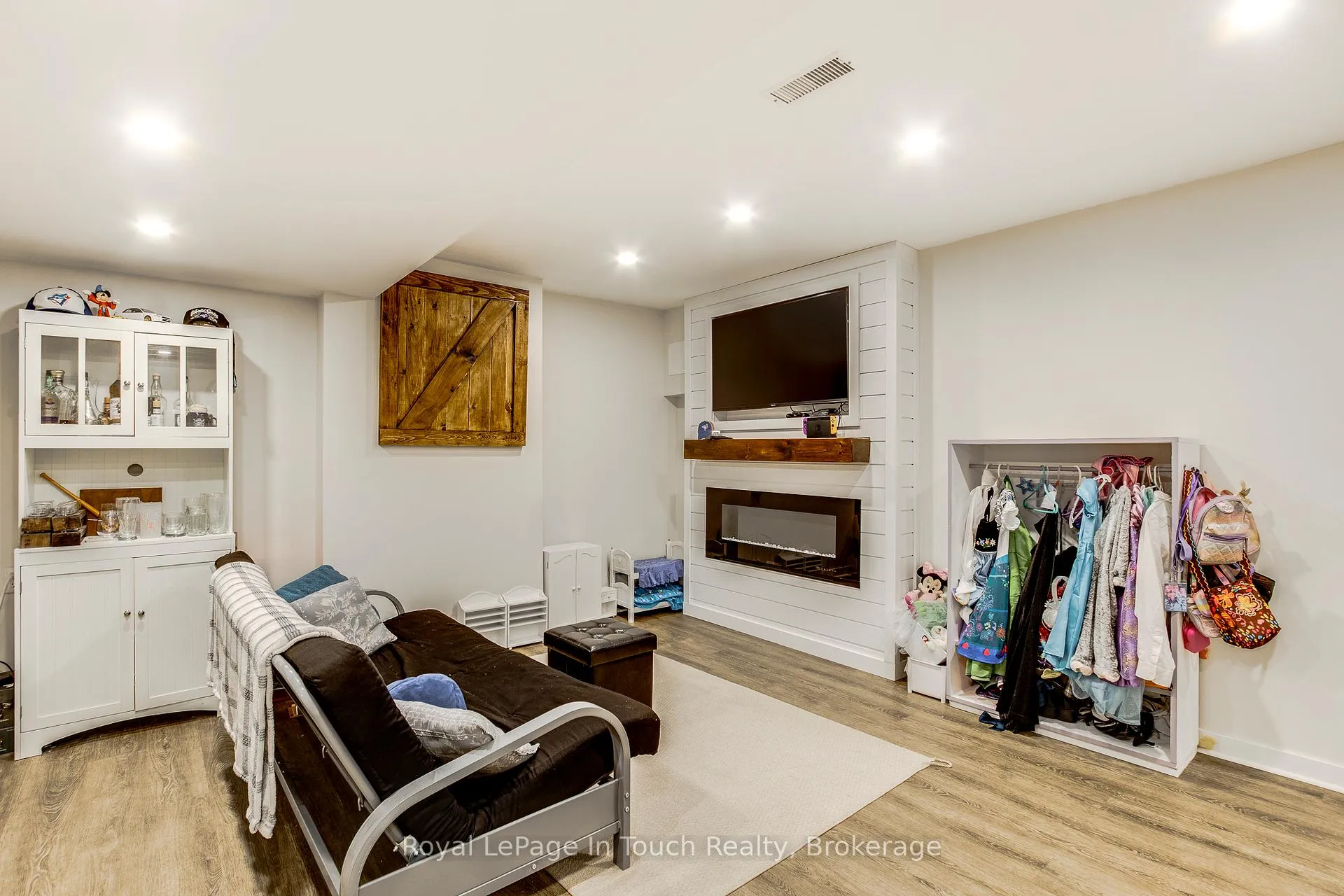 Photo 35 of 1130 Marcellus Drive, Midland — HOMEH