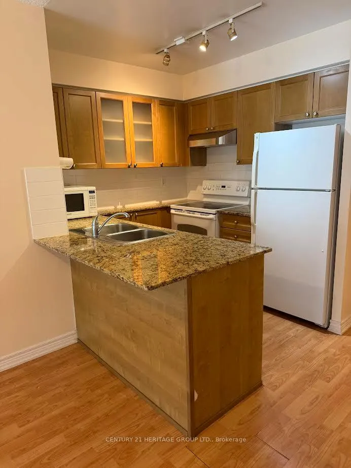 Photo 4 of Unit 708, 761 Bay Street, Toronto, Bay Street Corridor — HOMEH