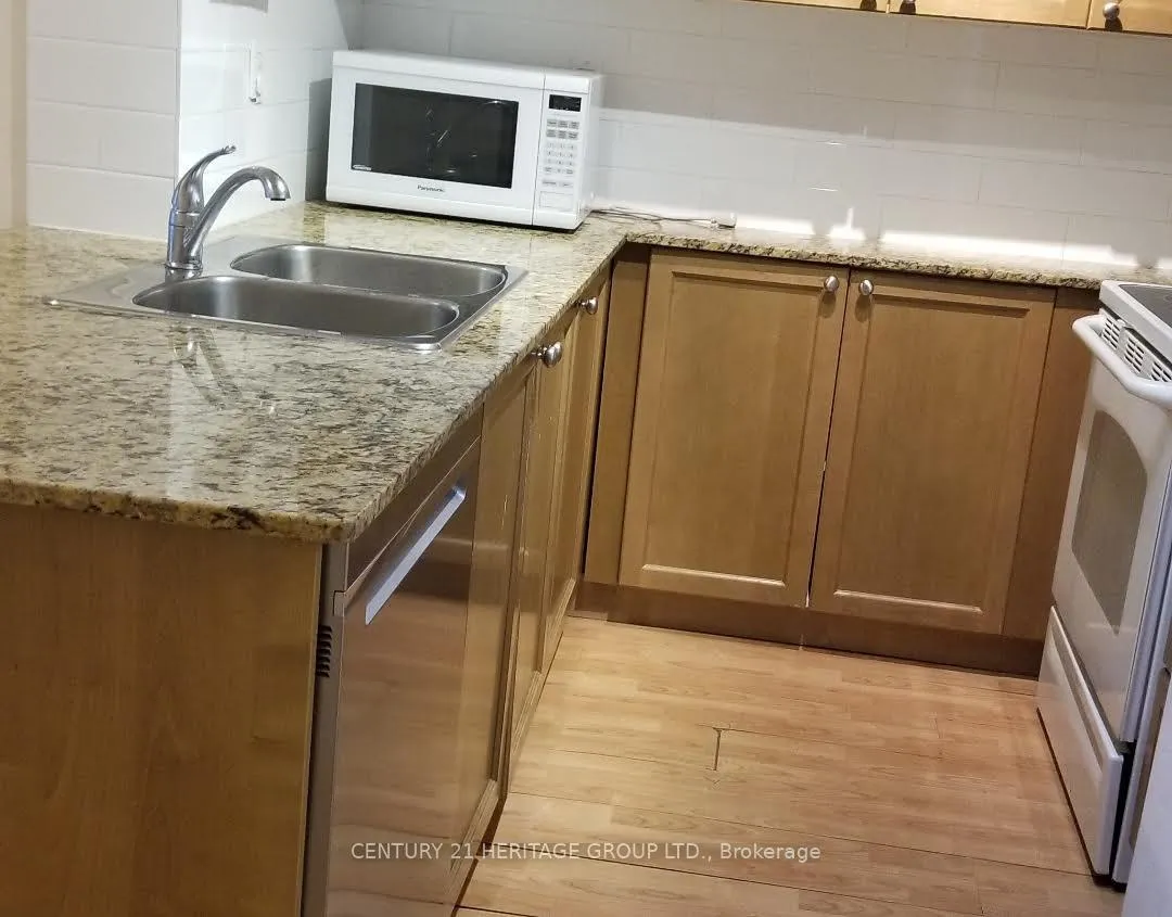 Photo 5 of Unit 708, 761 Bay Street, Toronto, Bay Street Corridor — HOMEH