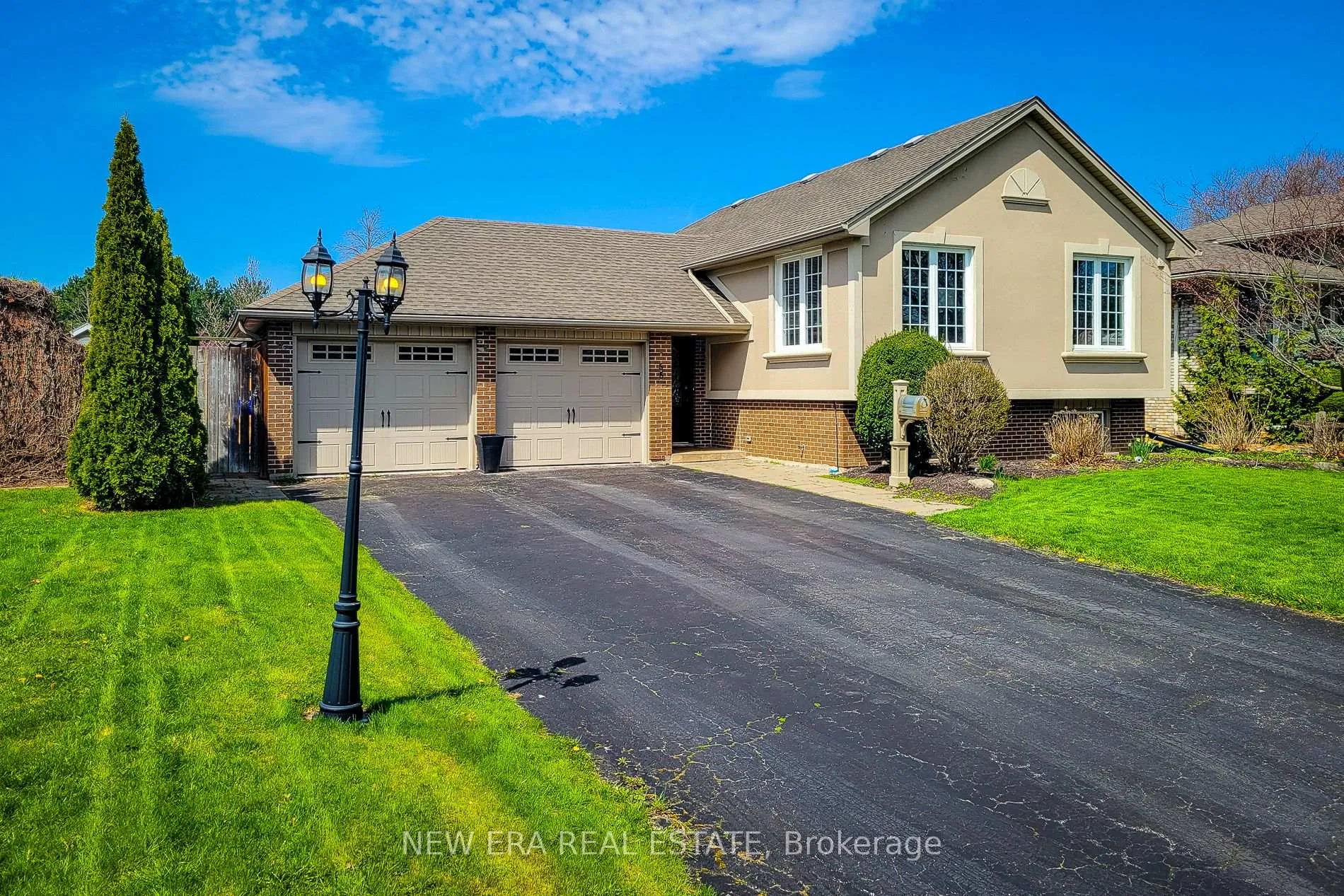 Photo 3 of 55 Spring Garden Boulevard, St. Catharines, Lakeshore — HOMEH