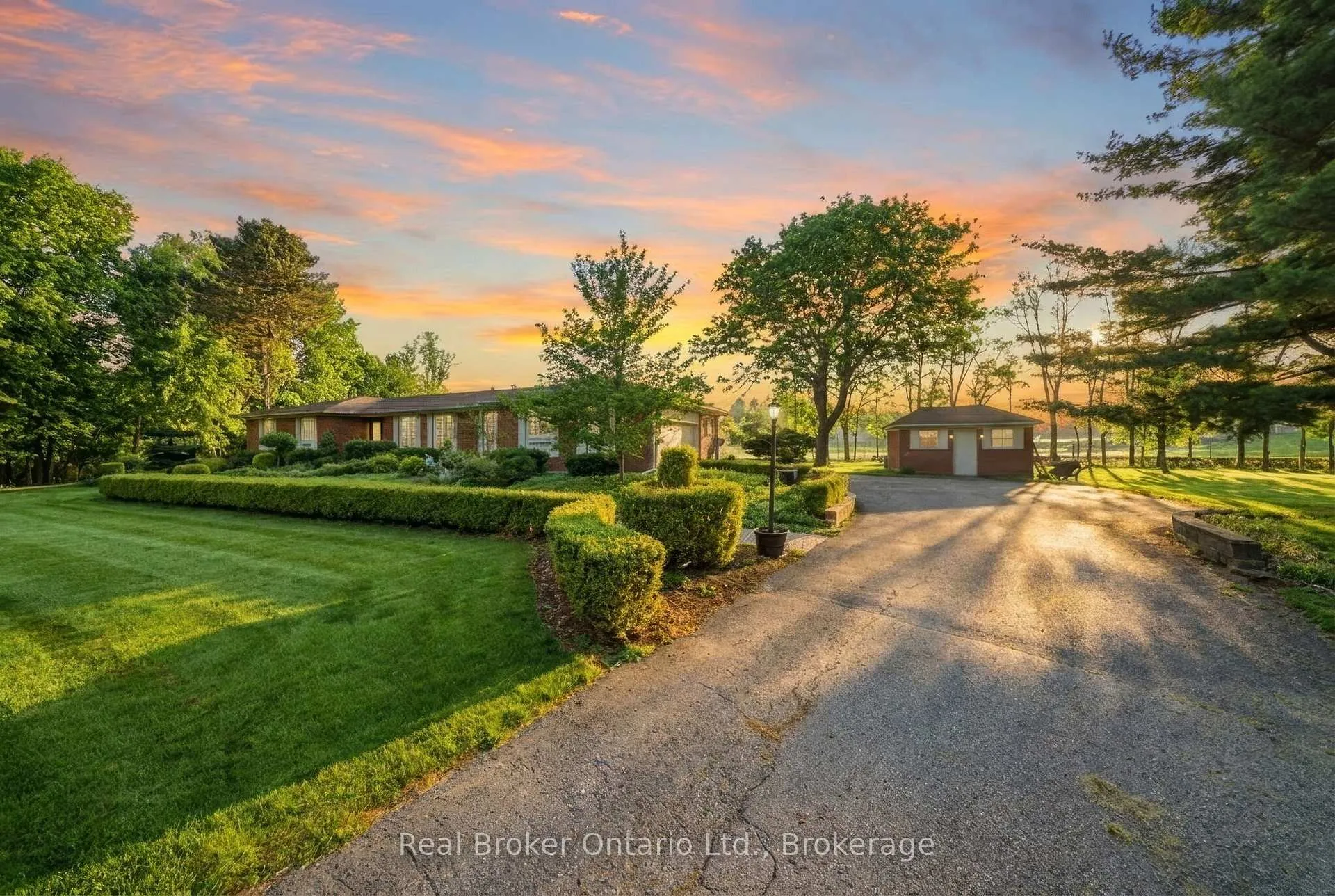 Photo 4 of 3 Meadowbrook Court, Brant, Brantford Twp — HOMEH