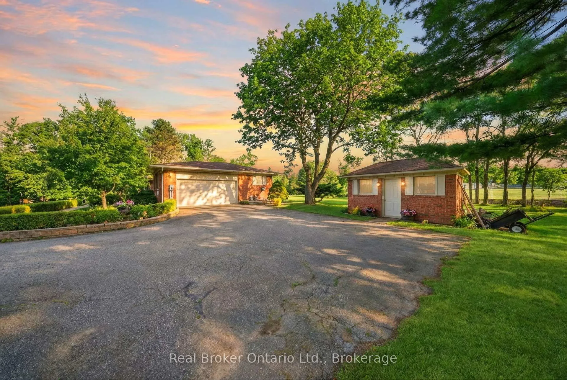 Photo 7 of 3 Meadowbrook Court, Brant, Brantford Twp — HOMEH