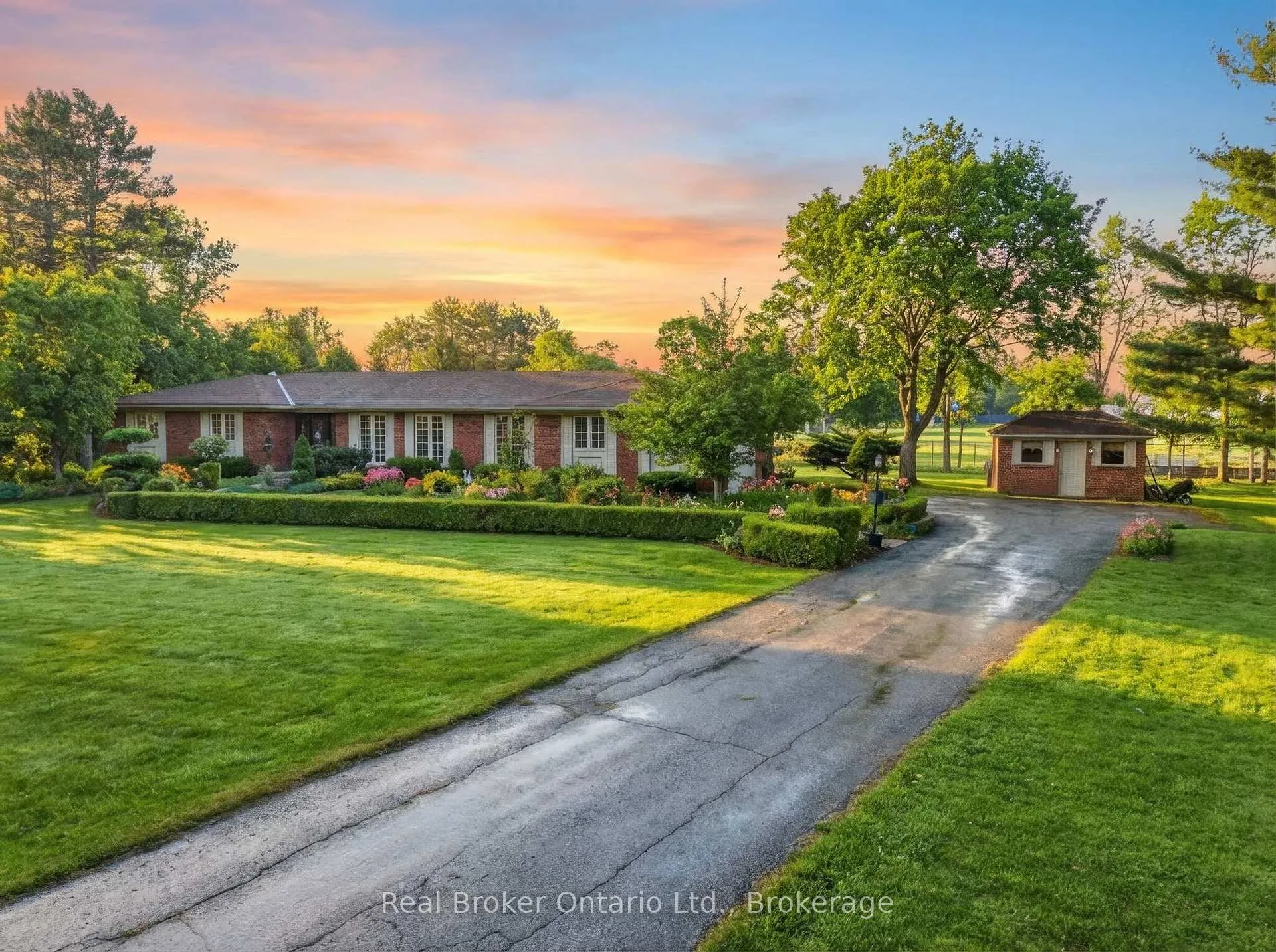 Photo 8 of 3 Meadowbrook Court, Brant, Brantford Twp — HOMEH