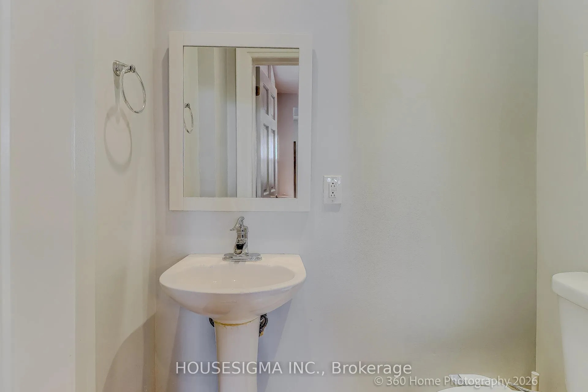 Photo 8 of 82 Redwood Avenue, Toronto, Greenwood-Coxwell — HOMEH