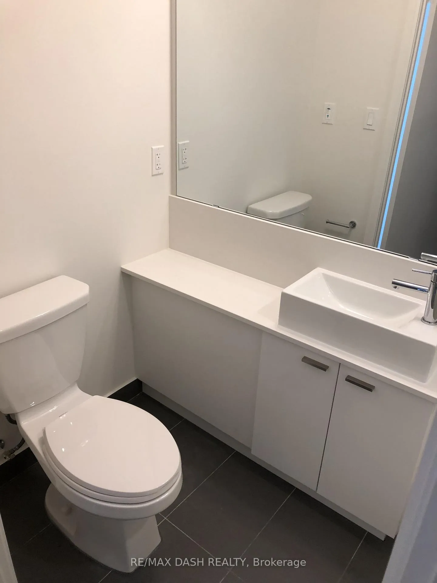 Photo 3 of Unit 1511E, 576 Front Street W, Toronto, Waterfront Communities — HOMEH
