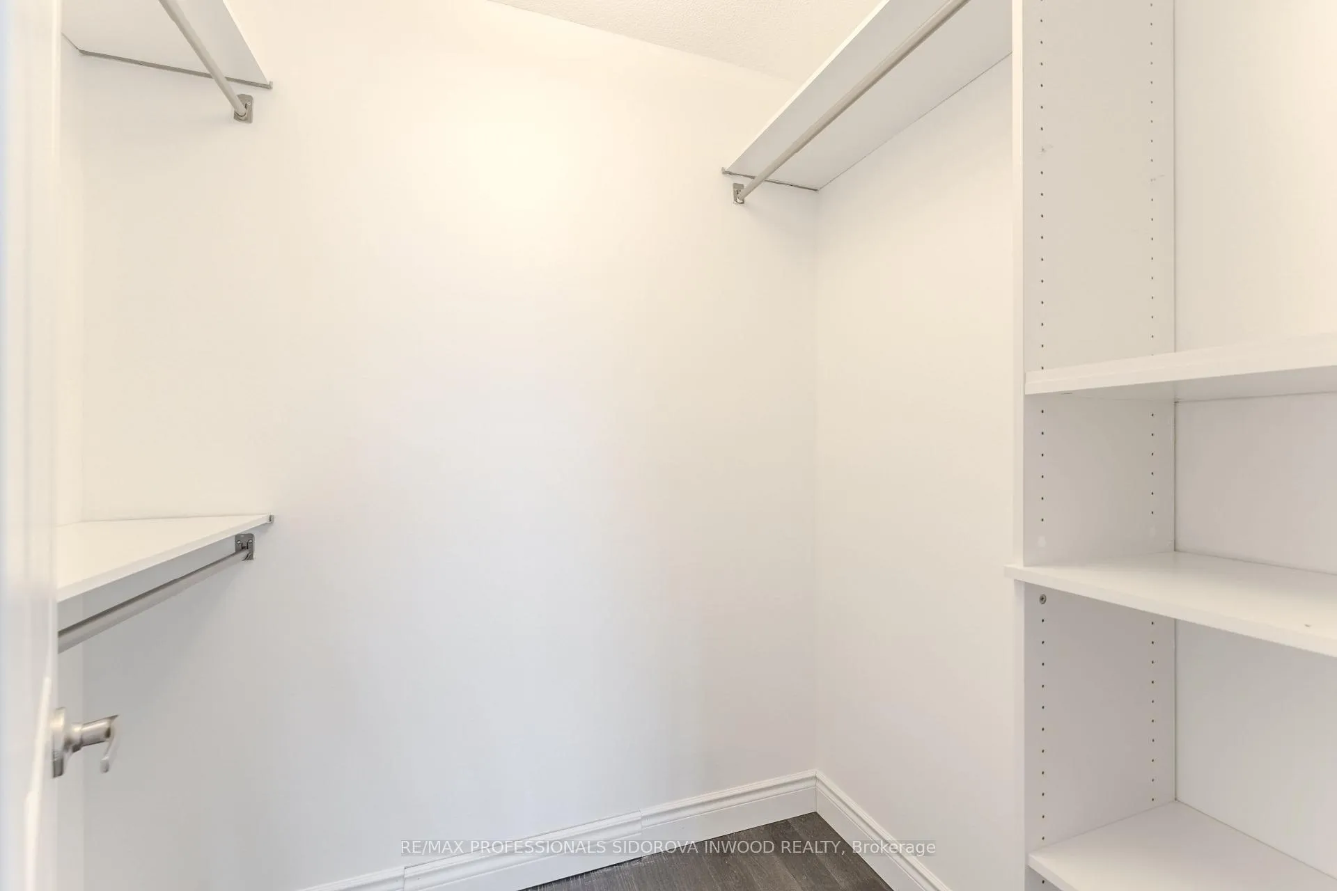 Photo 14 of 2218 Bluegrass Lane, Burlington, Orchard — HOMEH