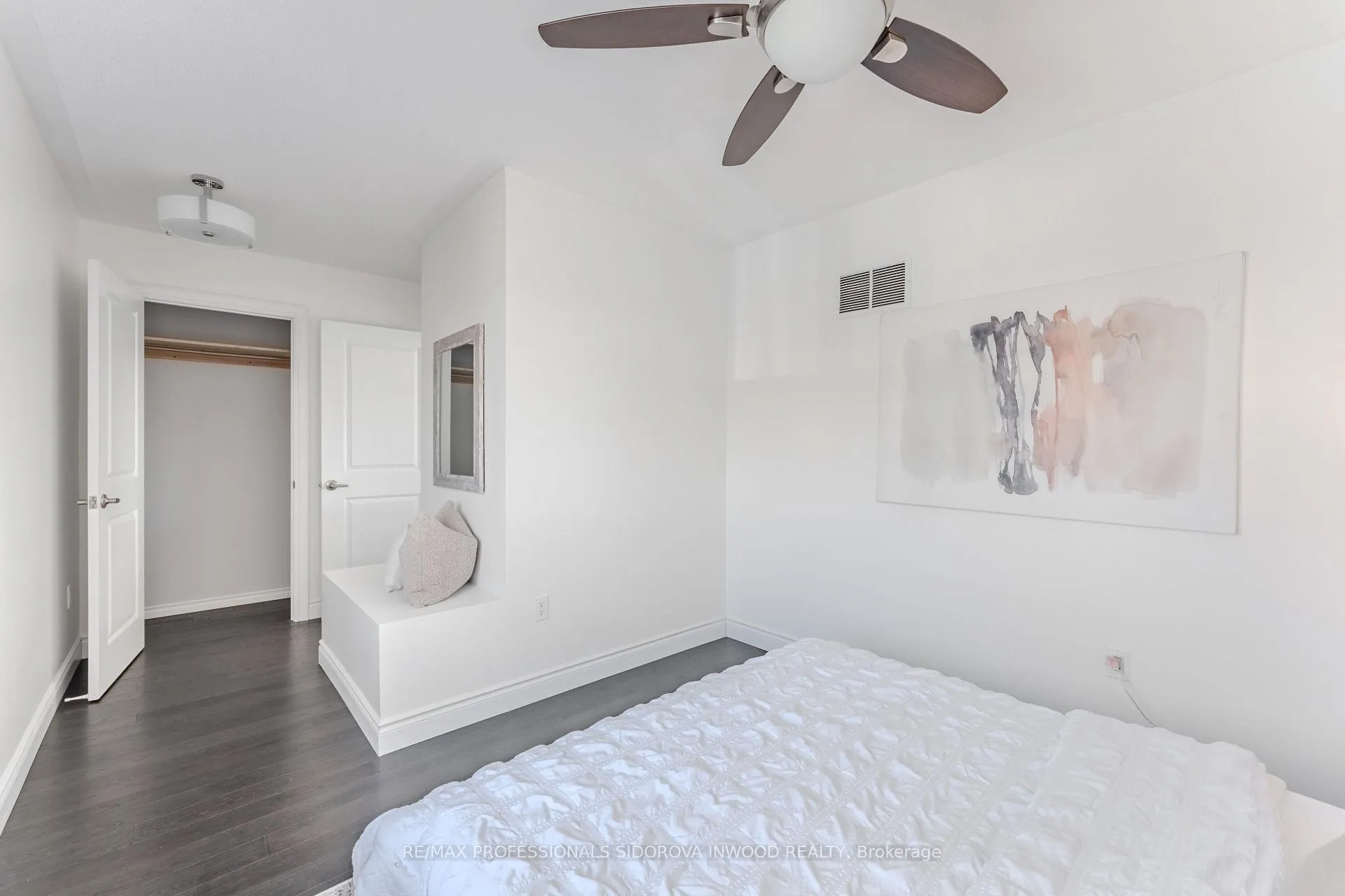 Photo 17 of 2218 Bluegrass Lane, Burlington, Orchard — HOMEH