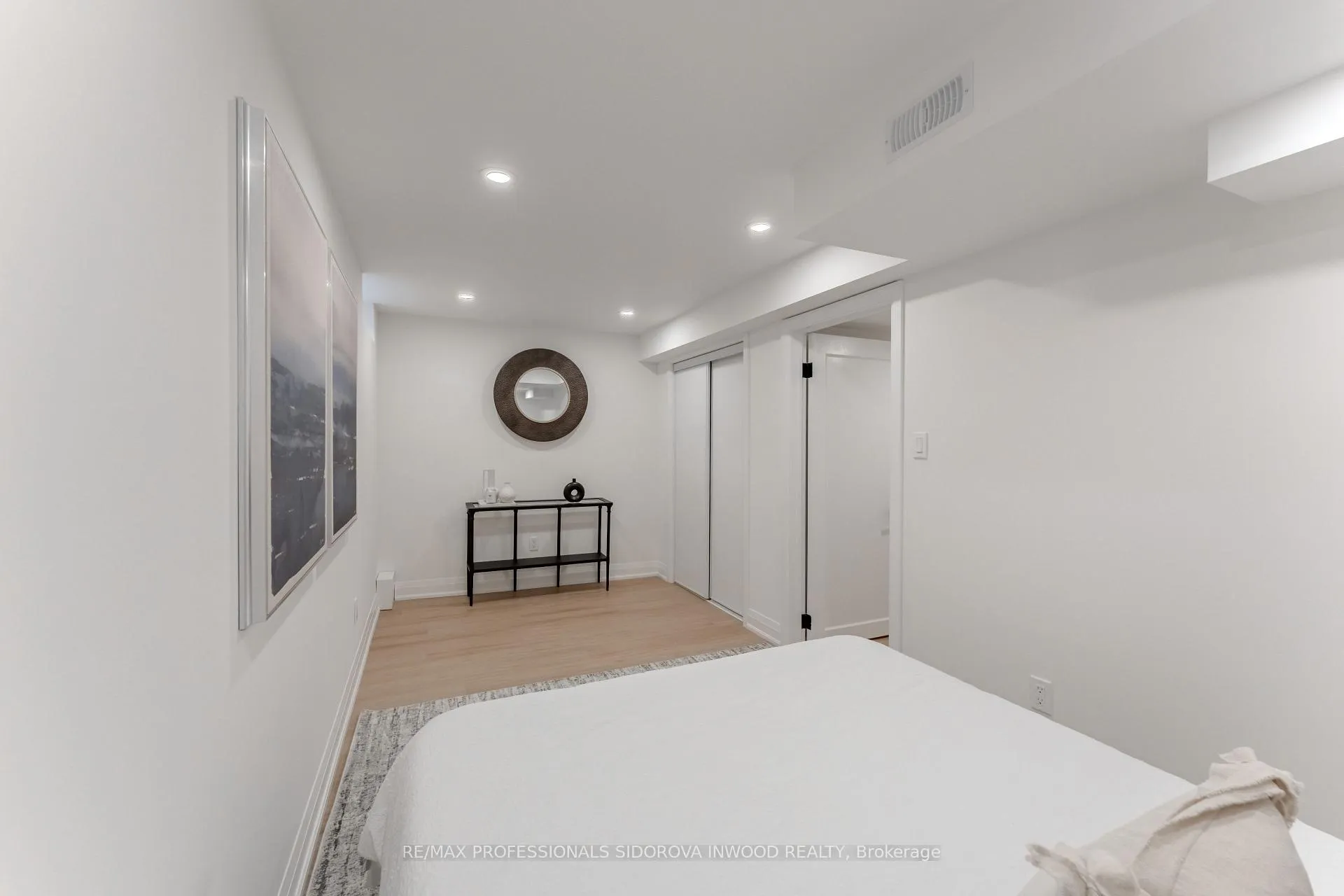 Photo 26 of 2218 Bluegrass Lane, Burlington, Orchard — HOMEH