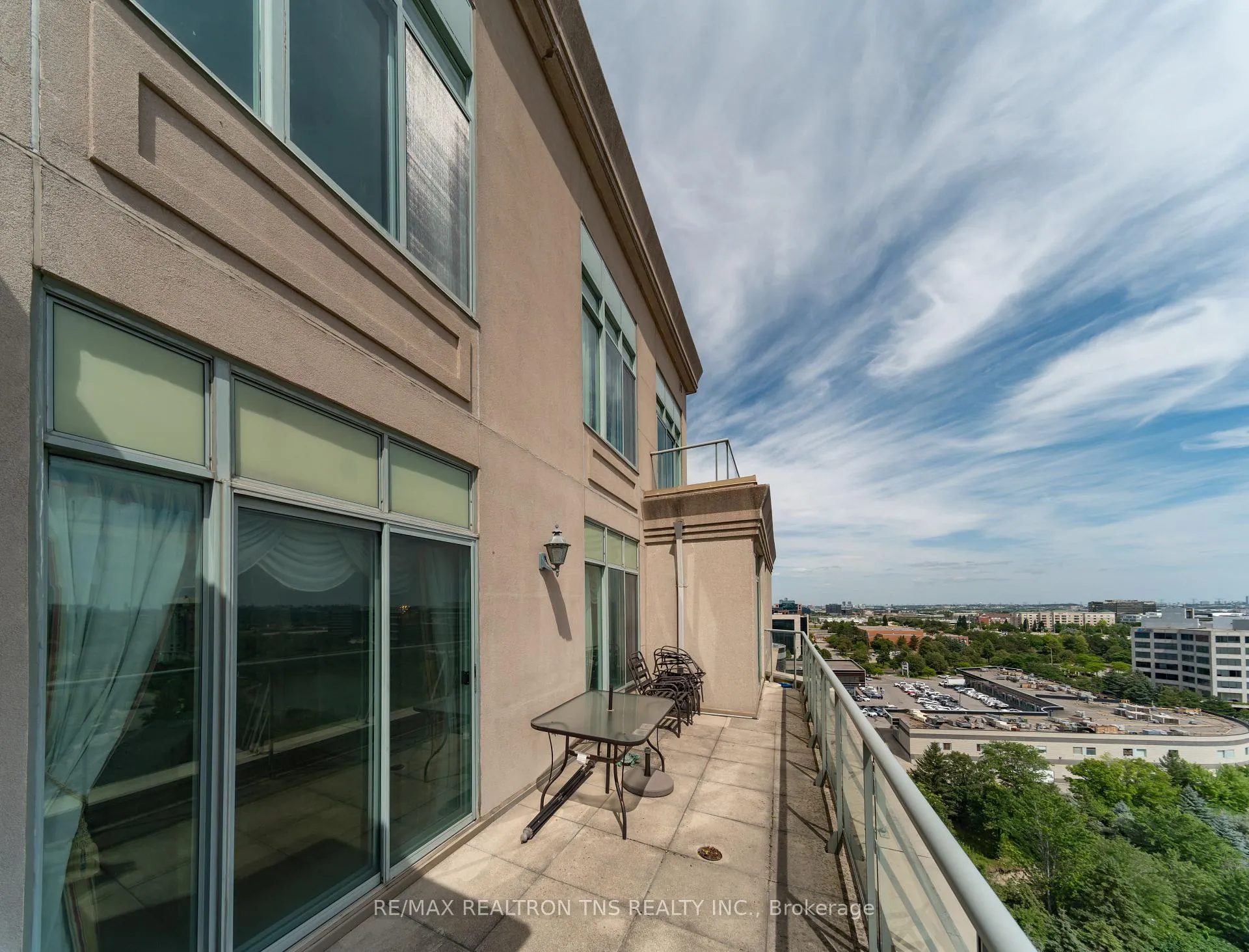 Photo 6 of Unit Ph1, 135 Pond Drive, Markham, Commerce Valley — HOMEH