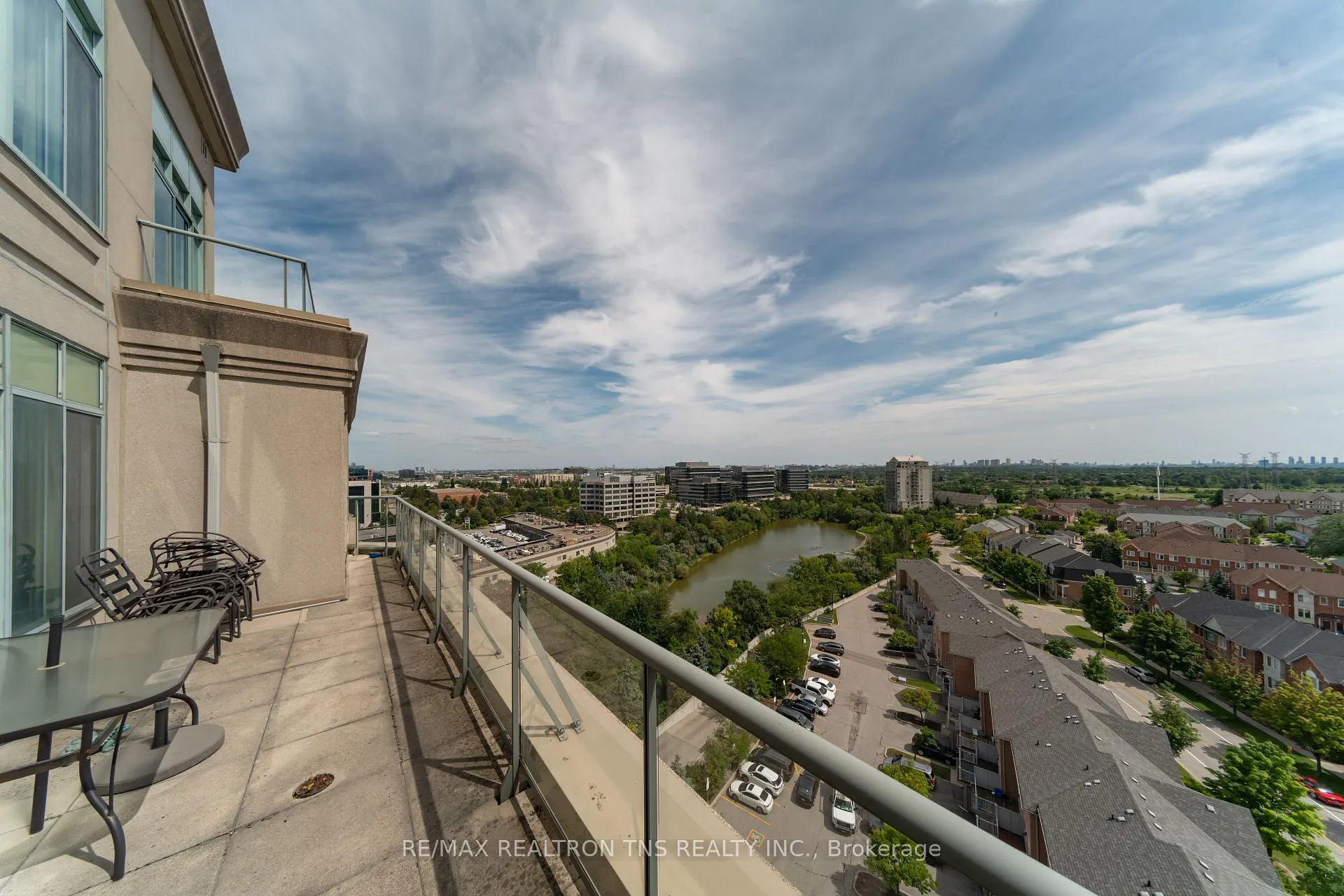 Photo 7 of Unit Ph1, 135 Pond Drive, Markham, Commerce Valley — HOMEH
