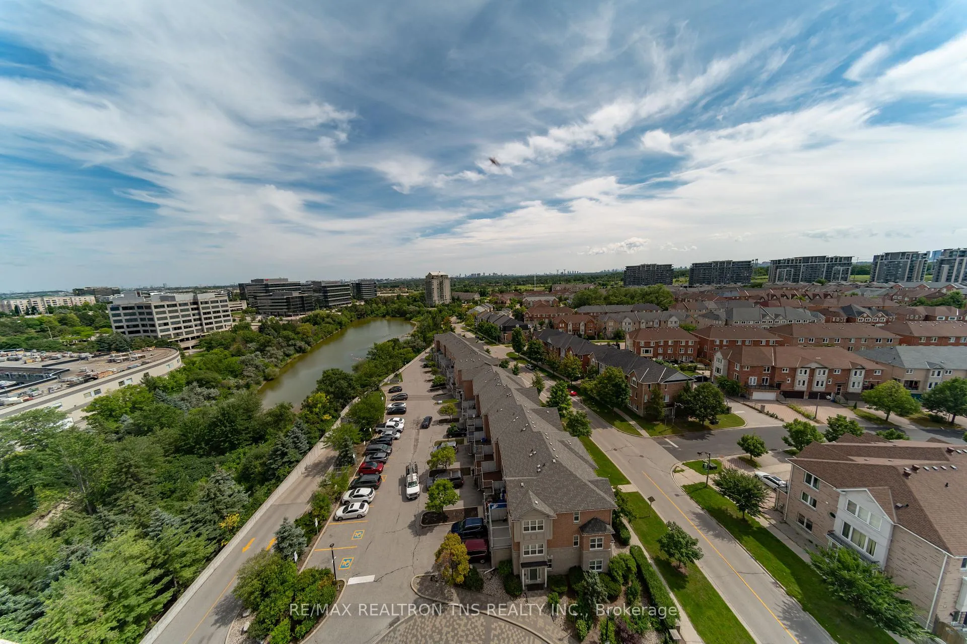 Photo 8 of Unit Ph1, 135 Pond Drive, Markham, Commerce Valley — HOMEH