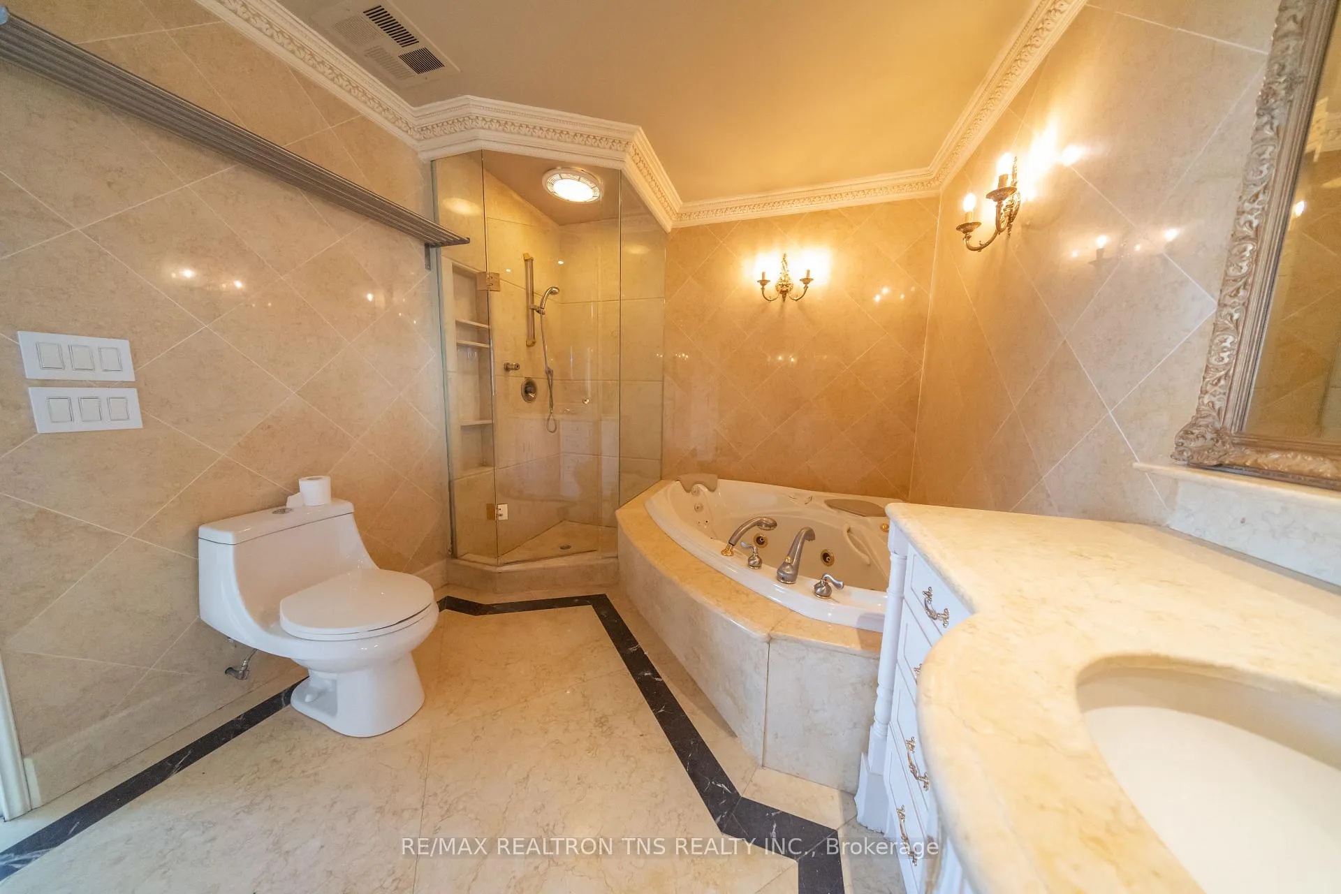 Photo 9 of Unit Ph1, 135 Pond Drive, Markham, Commerce Valley — HOMEH