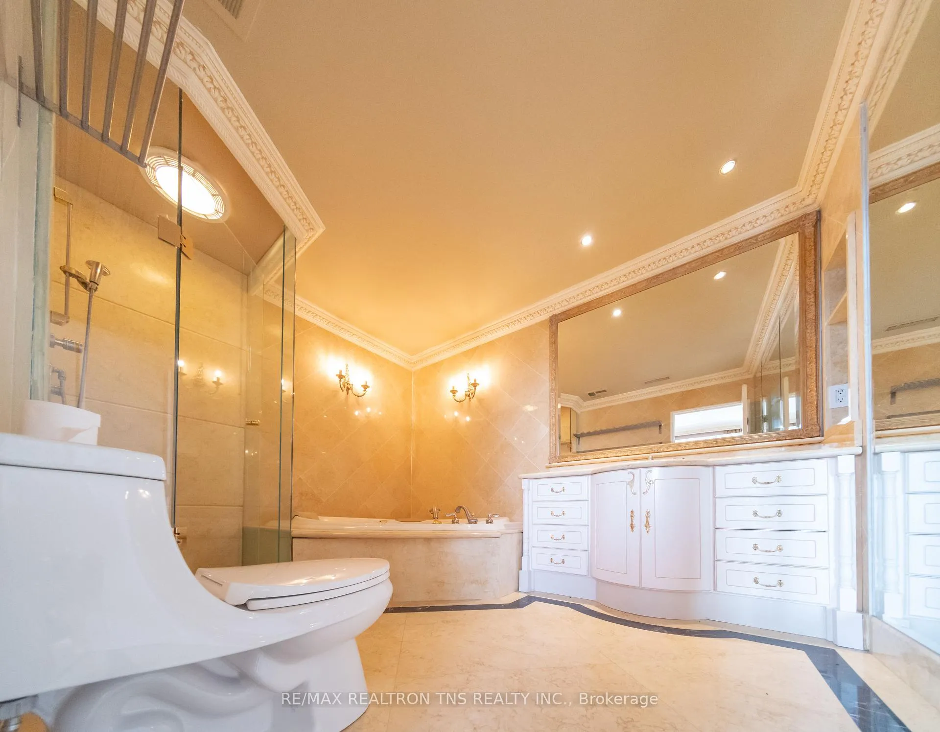 Photo 10 of Unit Ph1, 135 Pond Drive, Markham, Commerce Valley — HOMEH