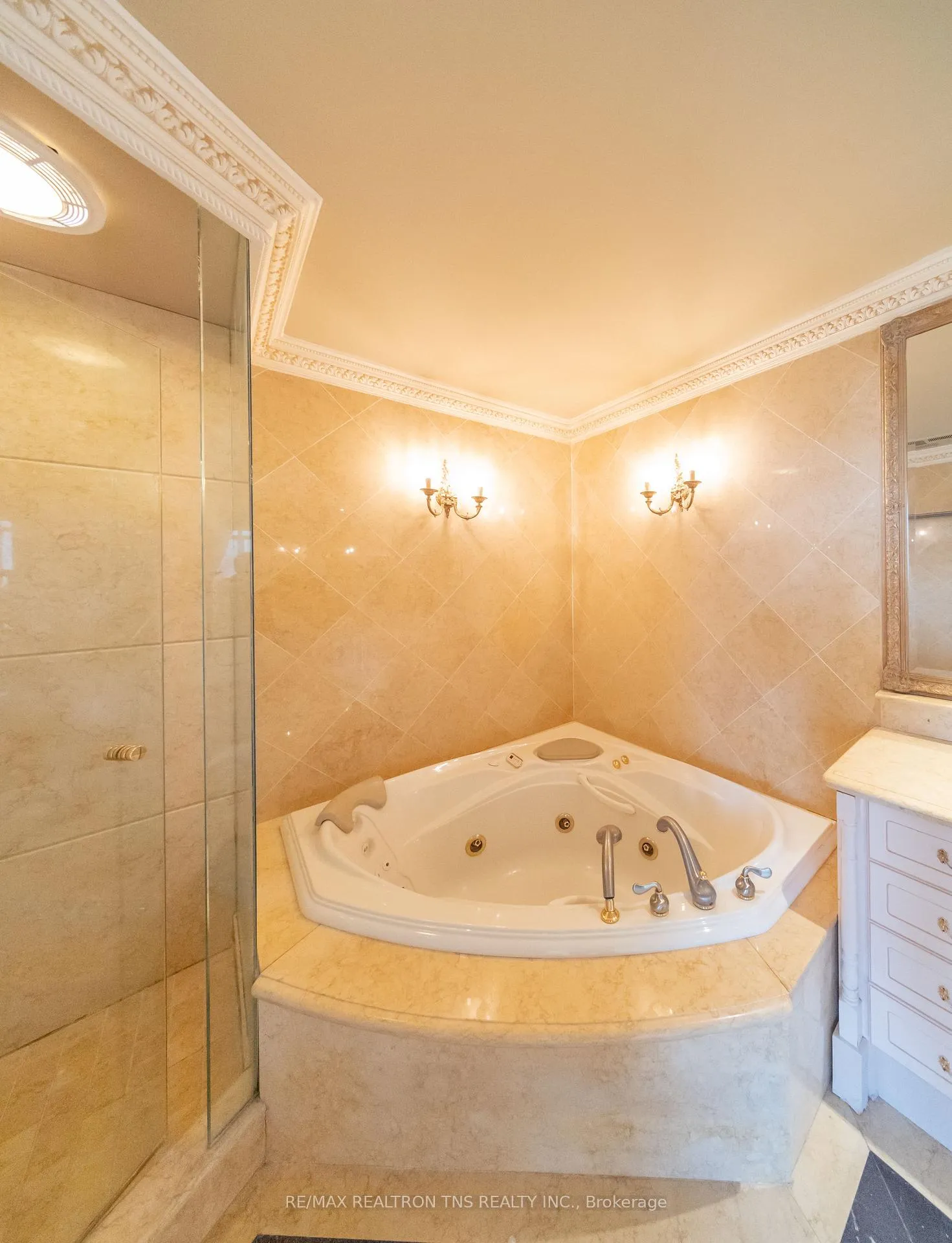 Photo 11 of Unit Ph1, 135 Pond Drive, Markham, Commerce Valley — HOMEH