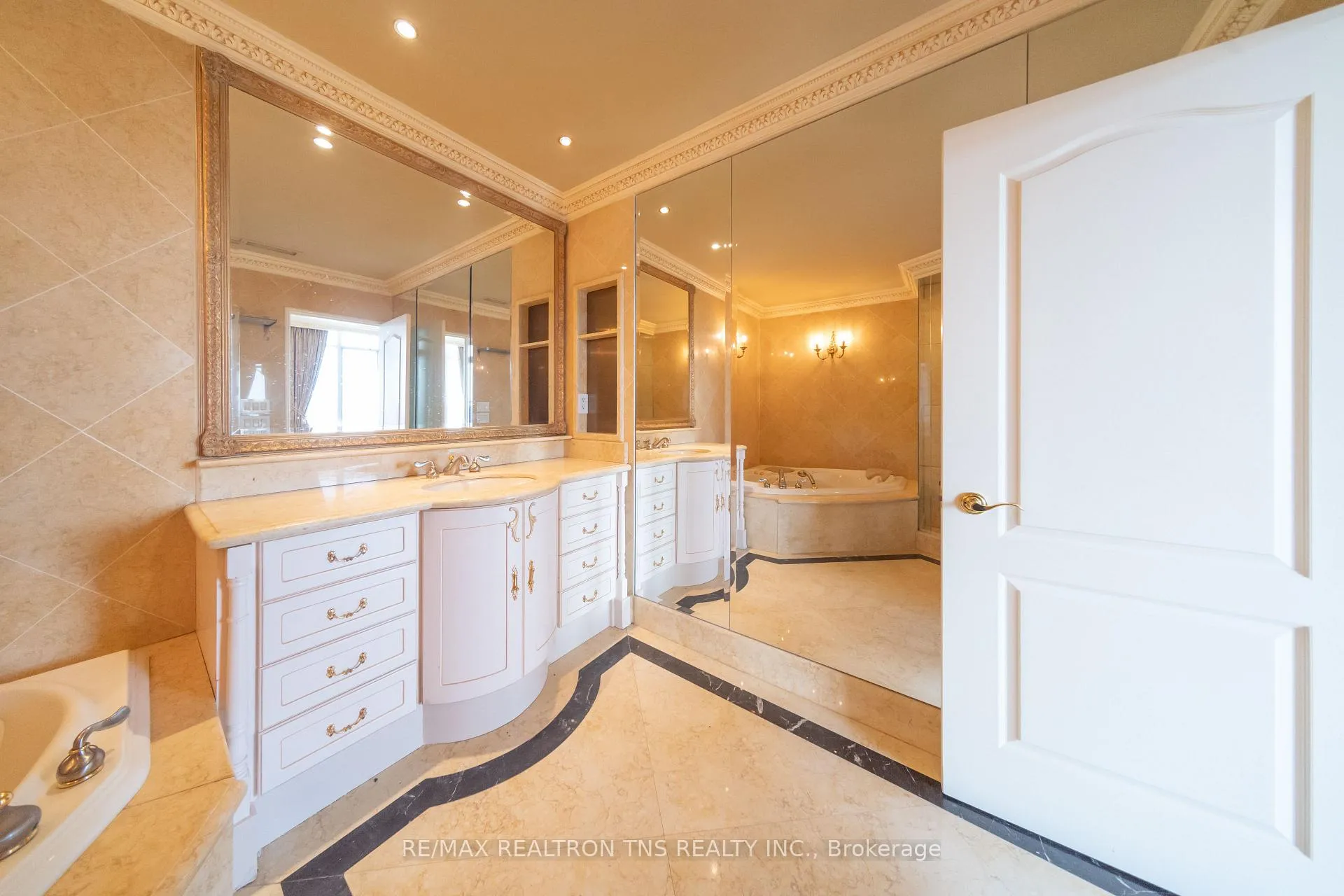 Photo 12 of Unit Ph1, 135 Pond Drive, Markham, Commerce Valley — HOMEH