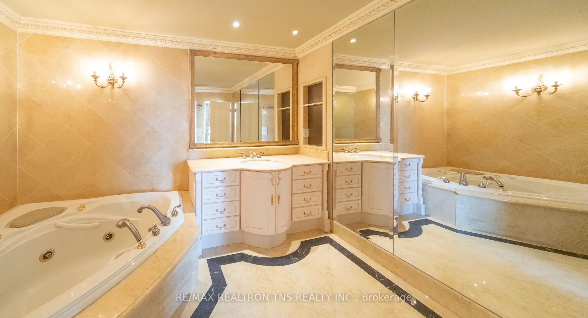 Photo 13 of Unit Ph1, 135 Pond Drive, Markham, Commerce Valley — HOMEH