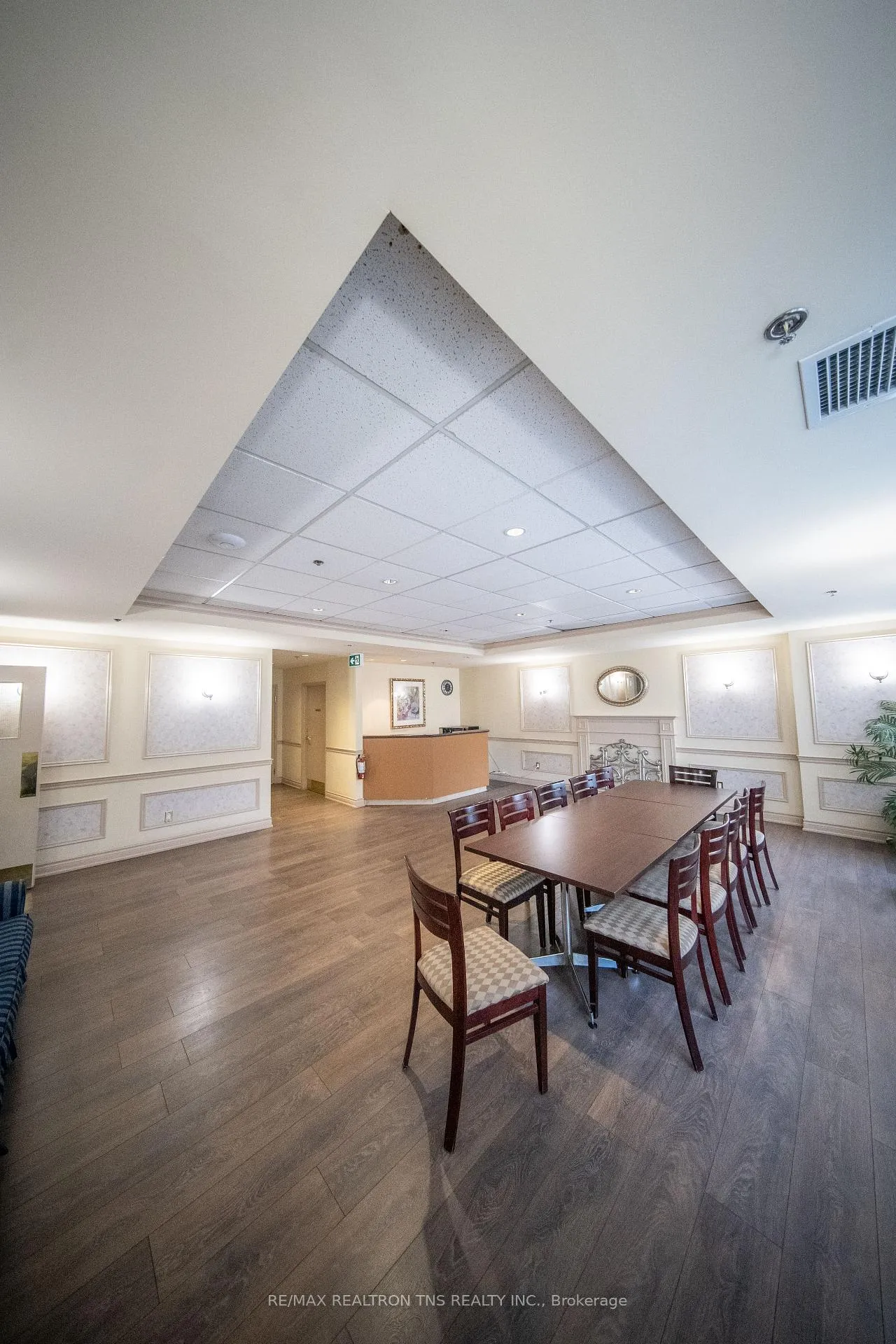 Photo 18 of Unit Ph1, 135 Pond Drive, Markham, Commerce Valley — HOMEH