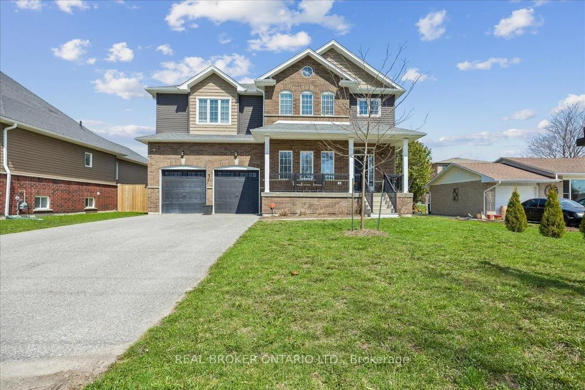 Photo 2 of 215 Centre Street, Clearview, Stayner — HOMEH