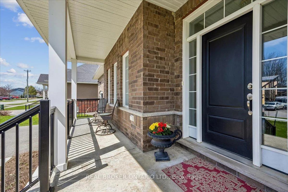 Photo 3 of 215 Centre Street, Clearview, Stayner — HOMEH