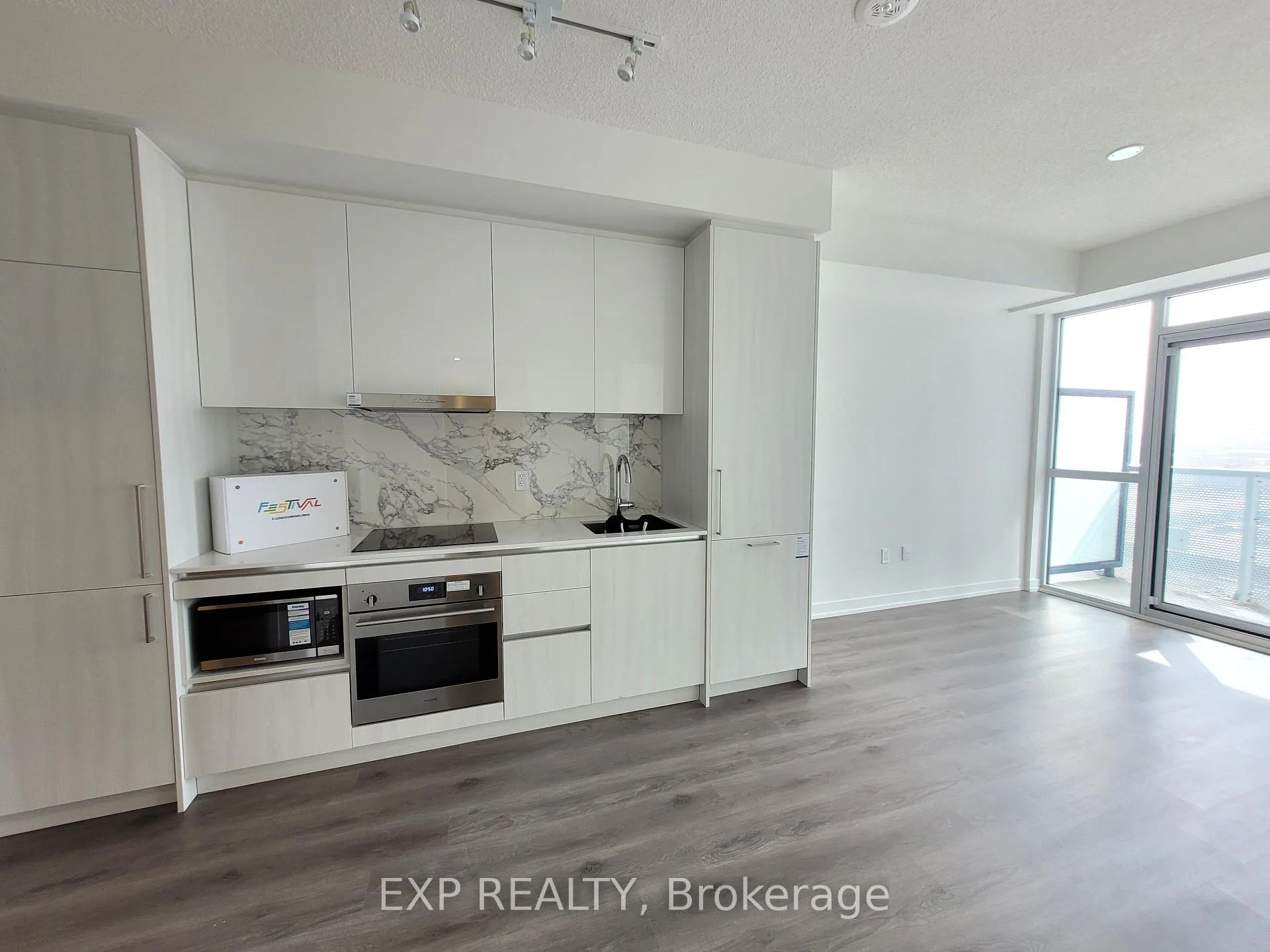 Photo 1 of Unit 1005, 225 Commerce Street, Vaughan, Vaughan Corporate Centre — HOMEH