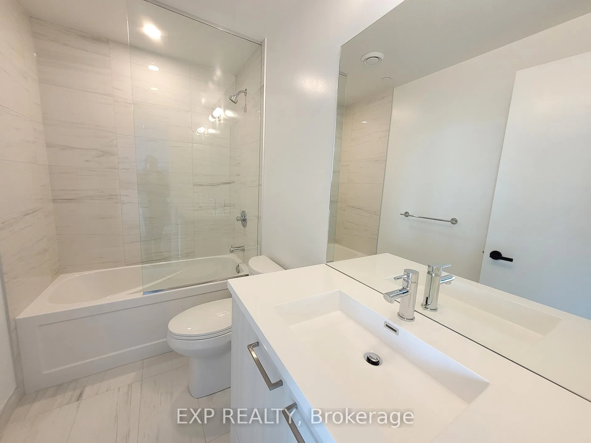 Photo 5 of Unit 1005, 225 Commerce Street, Vaughan, Vaughan Corporate Centre — HOMEH