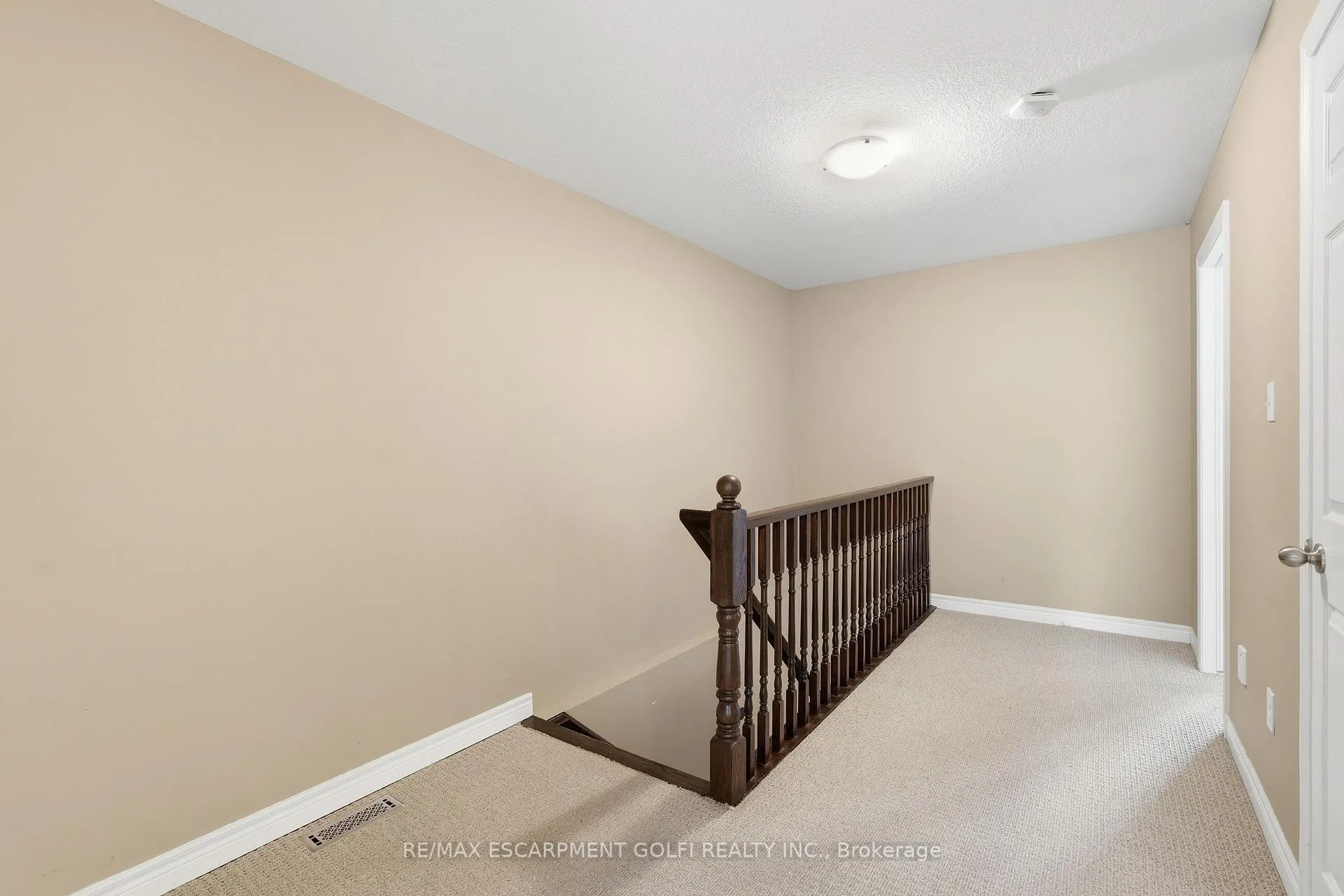 Photo 17 of Unit 7, 307 Highway 8, Hamilton, Stoney Creek — HOMEH