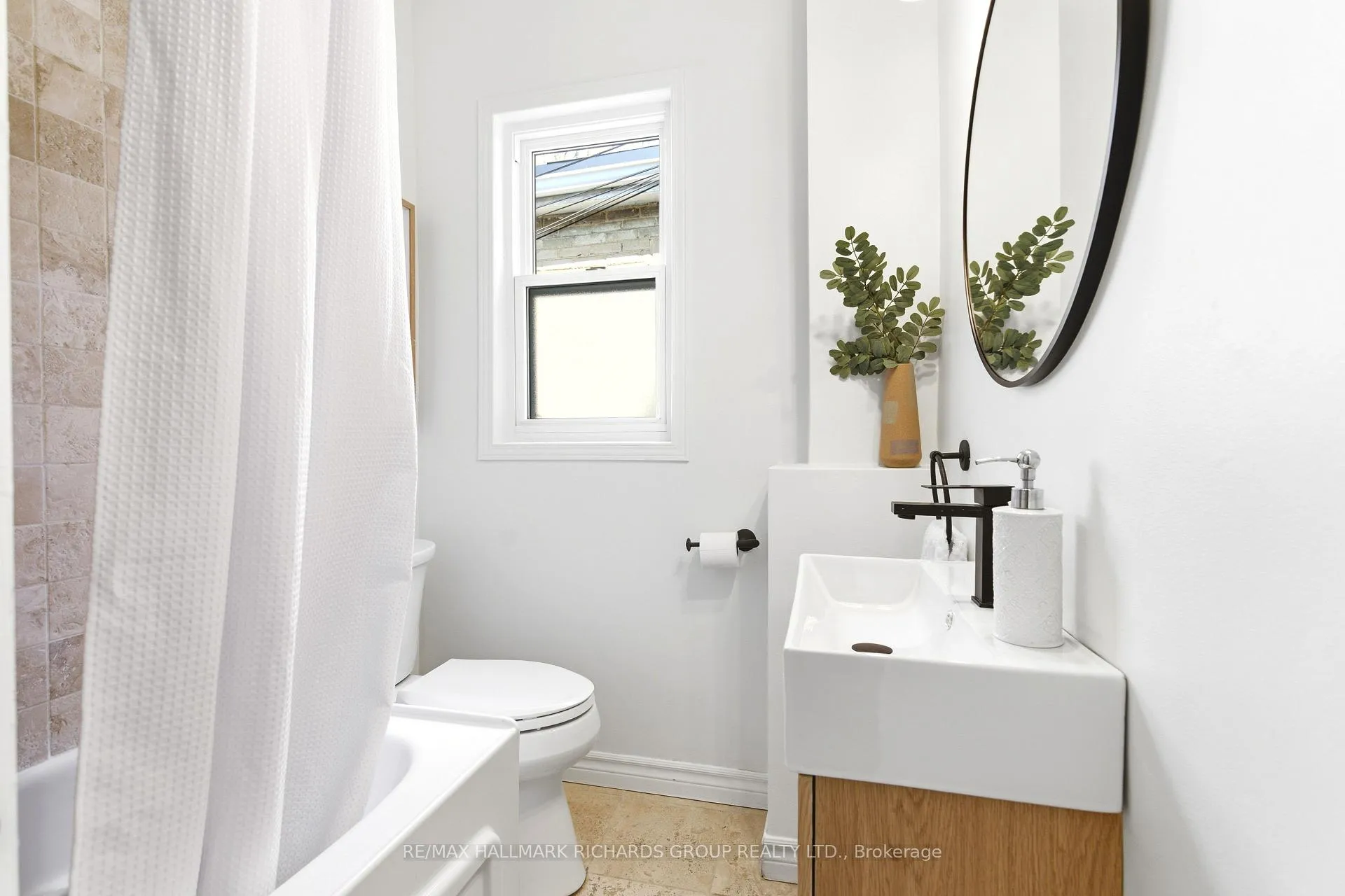 Photo 11 of 38 Burgess Avenue, Toronto, East End-Danforth — HOMEH