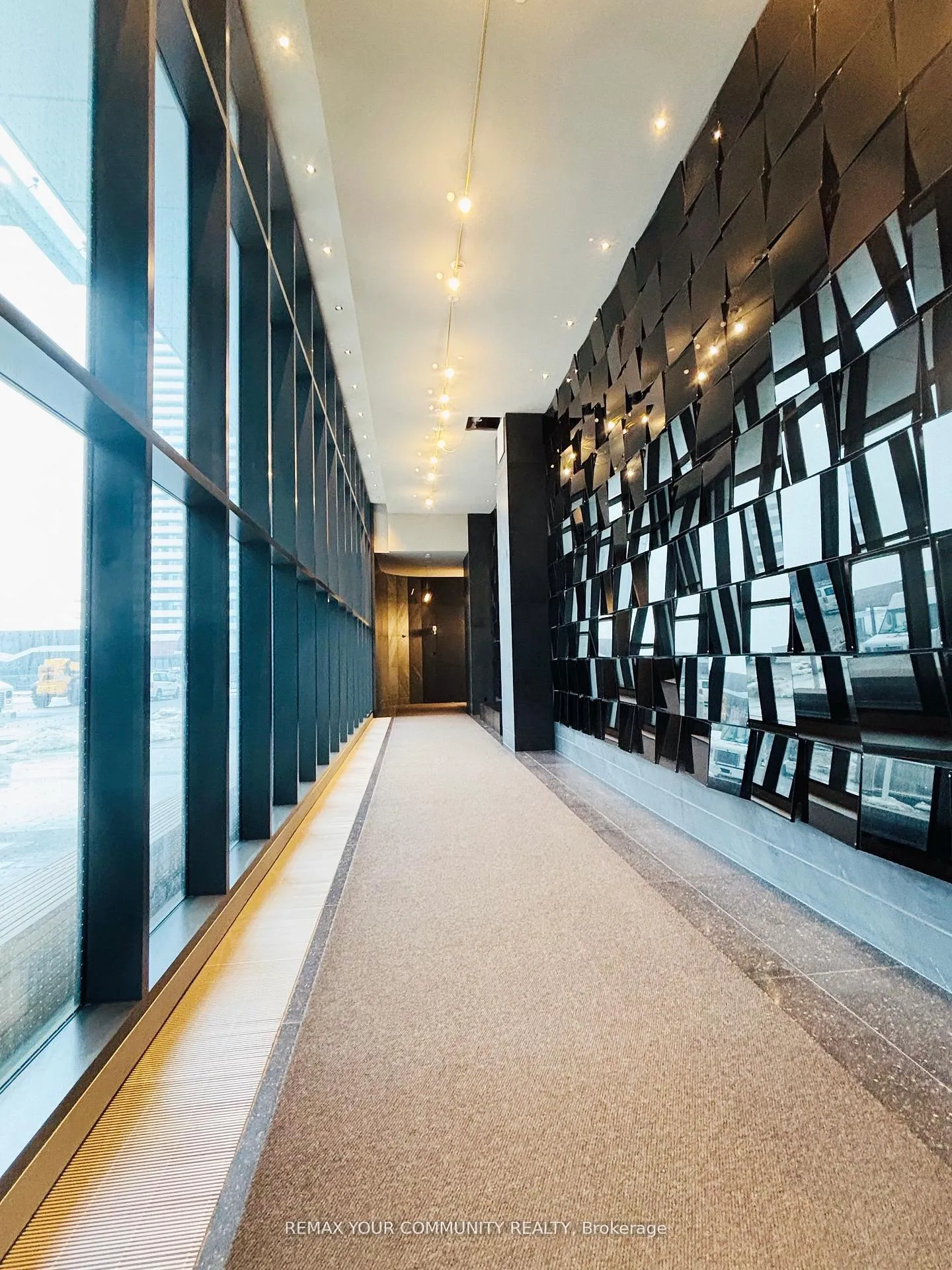 Photo 2 of Unit 4211, 8 Interchange Way, Vaughan, Vaughan Corporate Centre — HOMEH