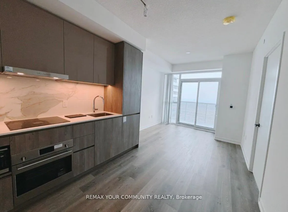 Photo 3 of Unit 4211, 8 Interchange Way, Vaughan, Vaughan Corporate Centre — HOMEH