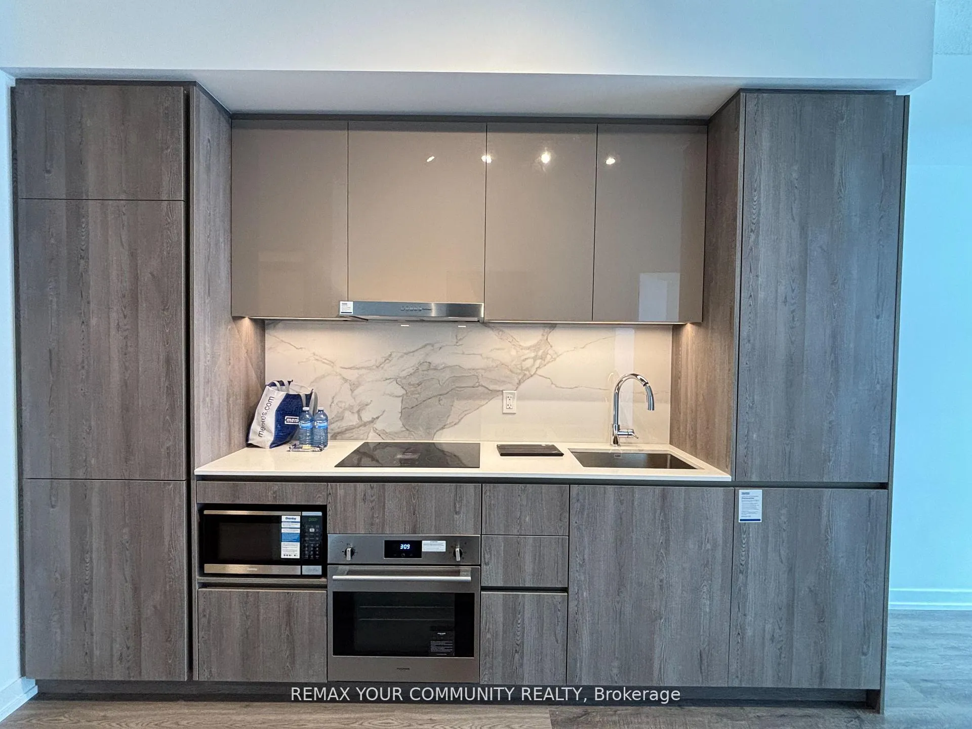 Photo 5 of Unit 4211, 8 Interchange Way, Vaughan, Vaughan Corporate Centre — HOMEH