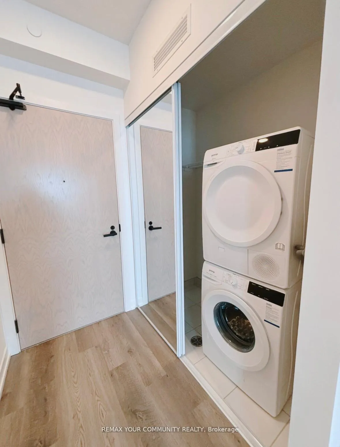 Photo 10 of Unit 4211, 8 Interchange Way, Vaughan, Vaughan Corporate Centre — HOMEH