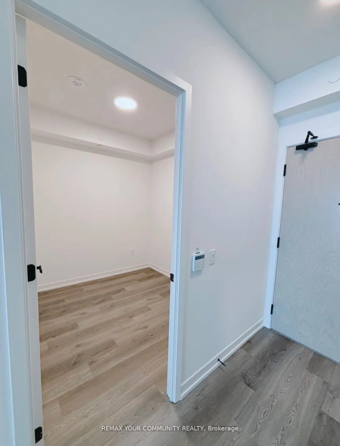 Photo 11 of Unit 4211, 8 Interchange Way, Vaughan, Vaughan Corporate Centre — HOMEH