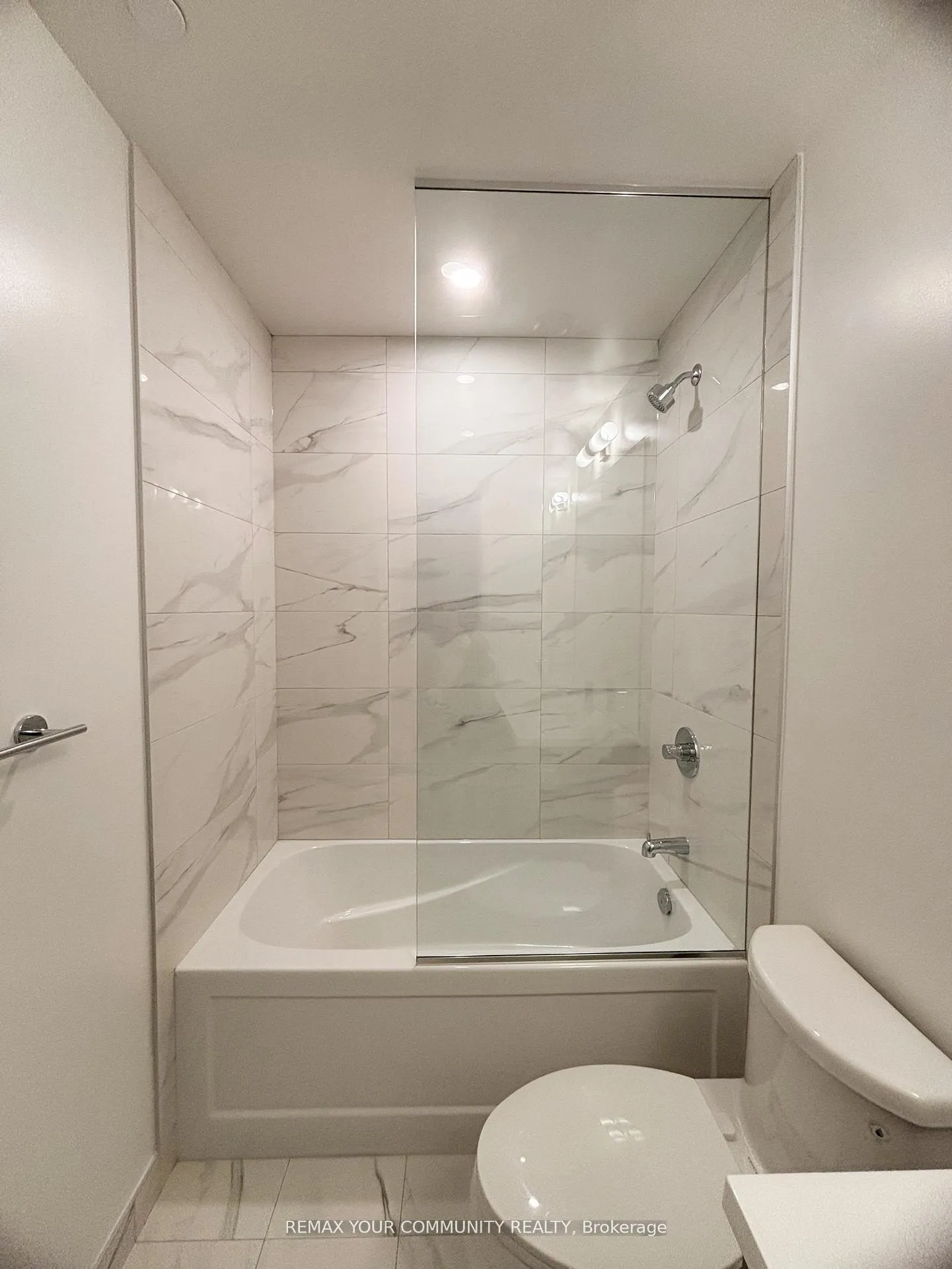 Photo 14 of Unit 4211, 8 Interchange Way, Vaughan, Vaughan Corporate Centre — HOMEH