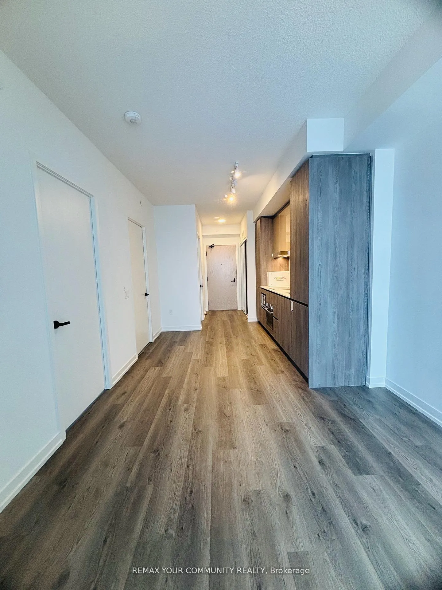 Photo 15 of Unit 4211, 8 Interchange Way, Vaughan, Vaughan Corporate Centre — HOMEH