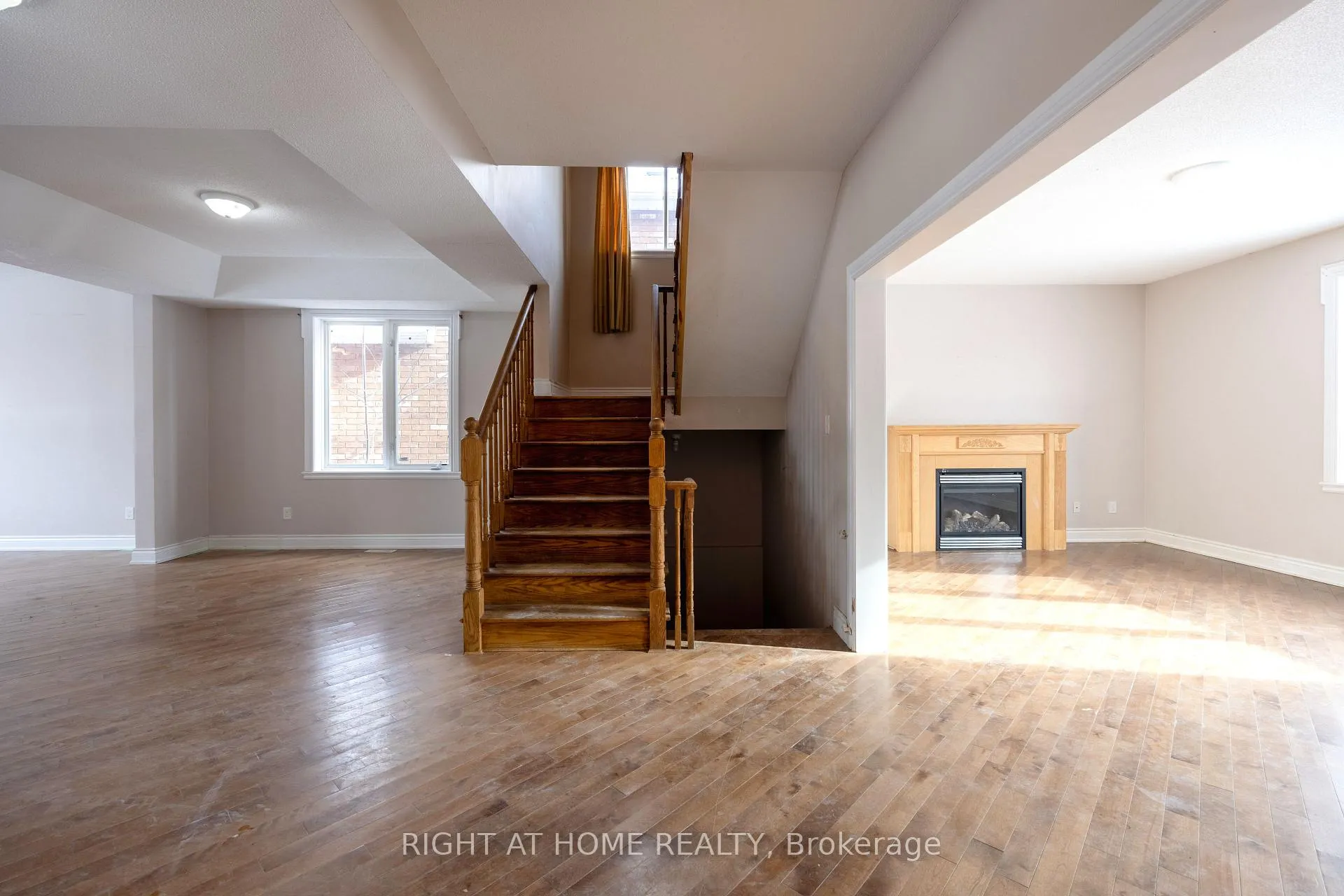 Photo 3 of 1215 Lowrie Street, Innisfil, Alcona — HOMEH