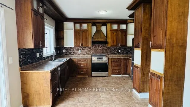 Photo 9 of 1215 Lowrie Street, Innisfil, Alcona — HOMEH