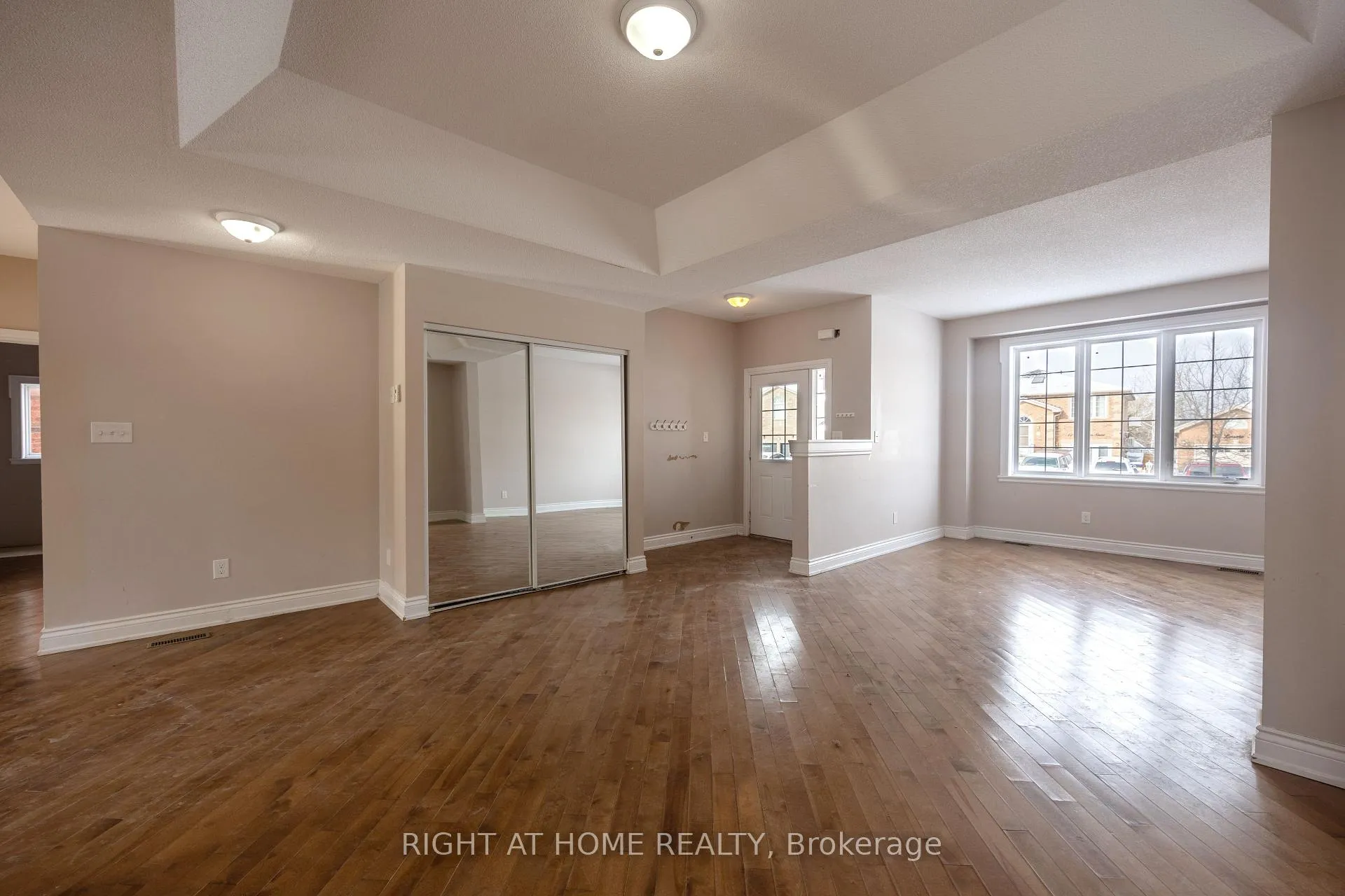 Photo 13 of 1215 Lowrie Street, Innisfil, Alcona — HOMEH